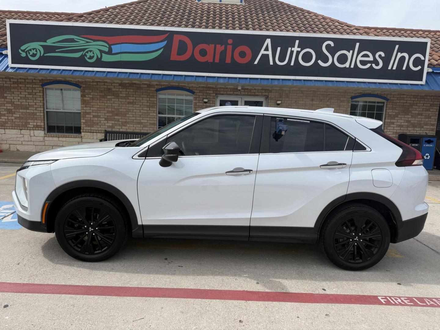 2022 White Diamond /Black Mitsubishi Eclipse Cross 76124 (JA4ATVAA2NZ) with an 1.5L L4 DOHC 16V engine, Continuously Variable Transmission transmission, located at 2401 E Main St., Grand Prairie, TX, 75050, (972) 262-4440, 32.748981, -96.969643 - Photo#23