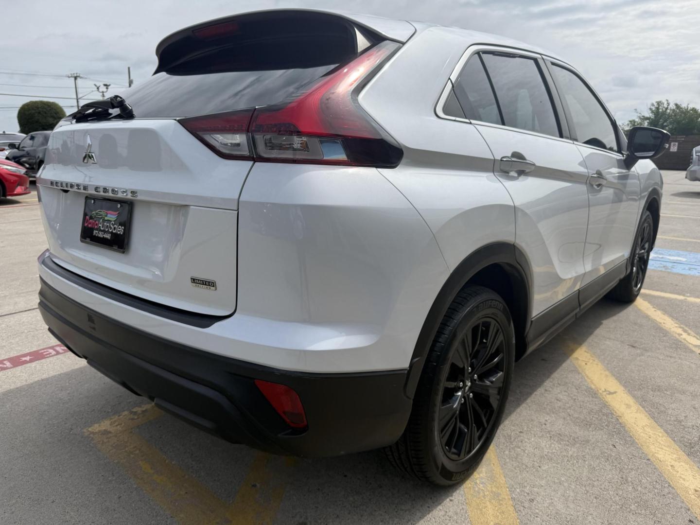 2022 White Diamond /Black Mitsubishi Eclipse Cross 76124 (JA4ATVAA2NZ) with an 1.5L L4 DOHC 16V engine, Continuously Variable Transmission transmission, located at 2401 E Main St., Grand Prairie, TX, 75050, (972) 262-4440, 32.748981, -96.969643 - Photo#27