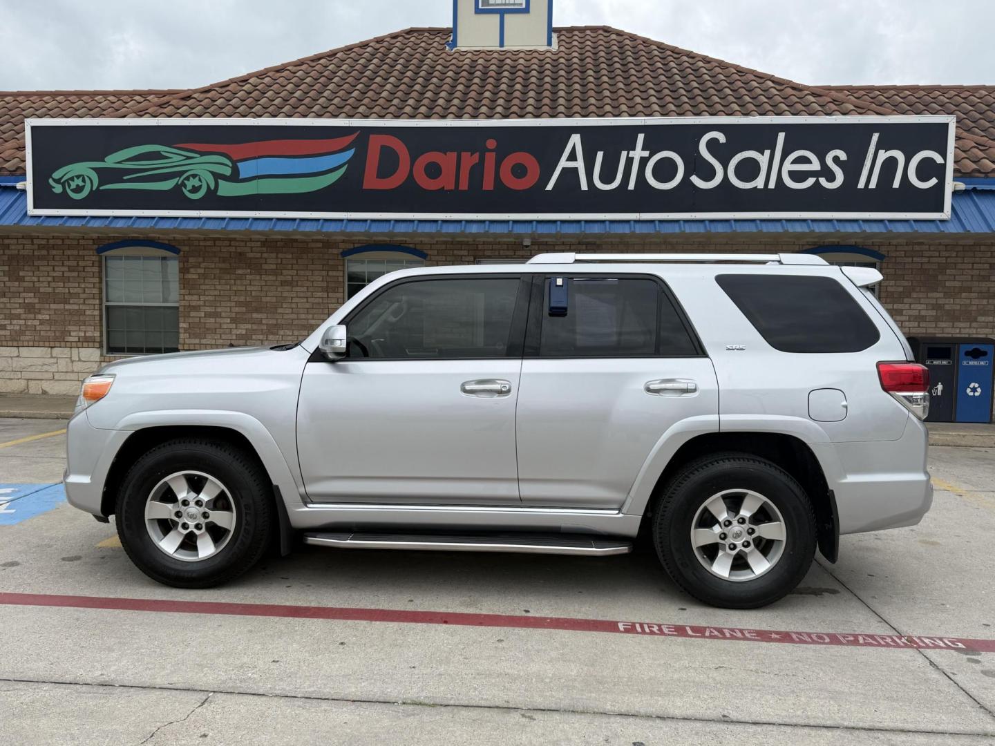 2013 Classic Silver Metallic /Black/Graphite Cloth Interior Black/Graphite Leath Toyota 4Runner 45977 (JTEZU5JR7D5) with an 4.0L V6 DOHC 24V engine, 5-Speed Automatic transmission, located at 2401 E Main St., Grand Prairie, TX, 75050, (972) 262-4440, 32.748981, -96.969643 - Photo#1