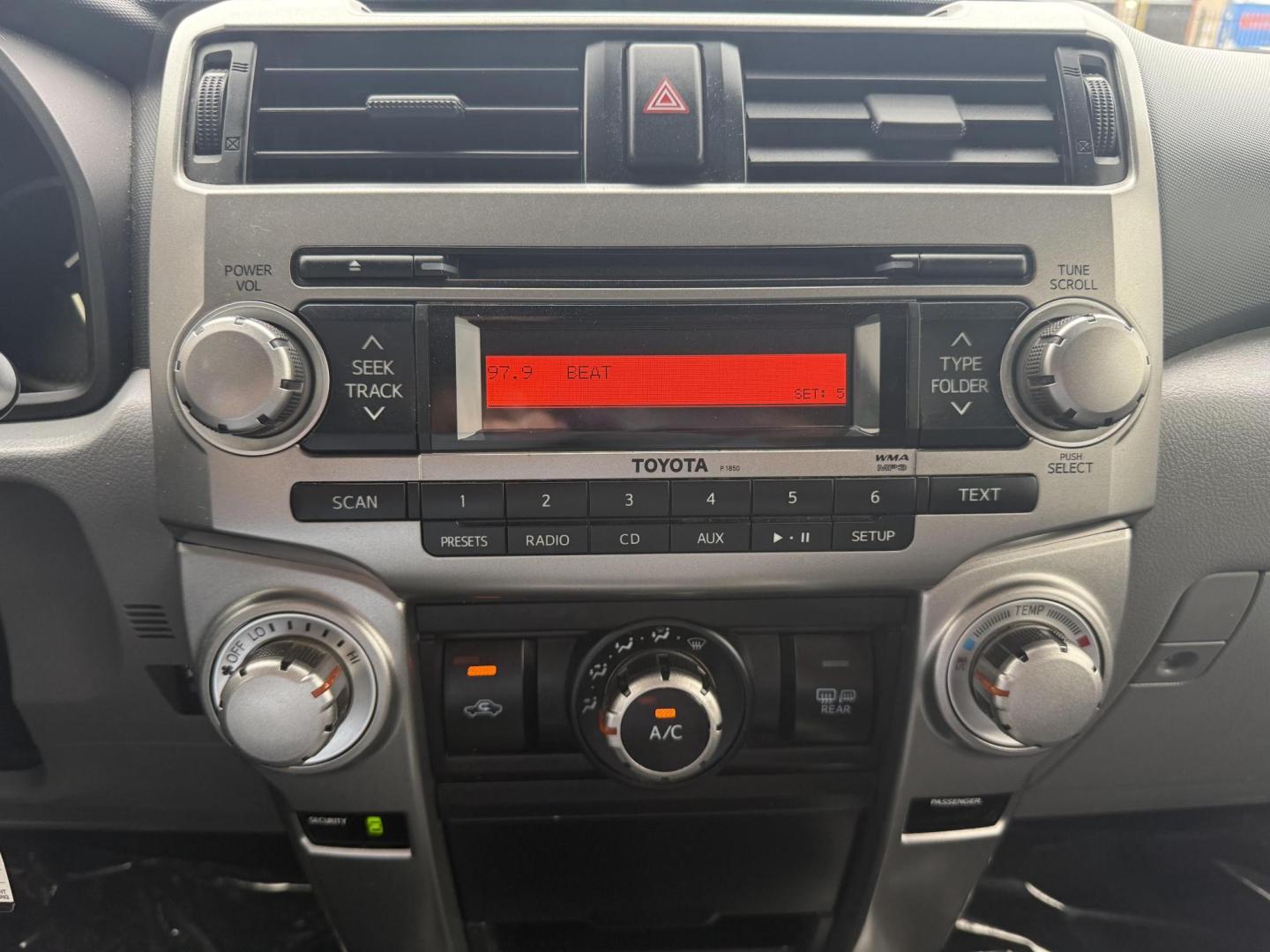 2013 Classic Silver Metallic /Black/Graphite Cloth Interior Black/Graphite Leath Toyota 4Runner 45977 (JTEZU5JR7D5) with an 4.0L V6 DOHC 24V engine, 5-Speed Automatic transmission, located at 2401 E Main St., Grand Prairie, TX, 75050, (972) 262-4440, 32.748981, -96.969643 - Photo#4