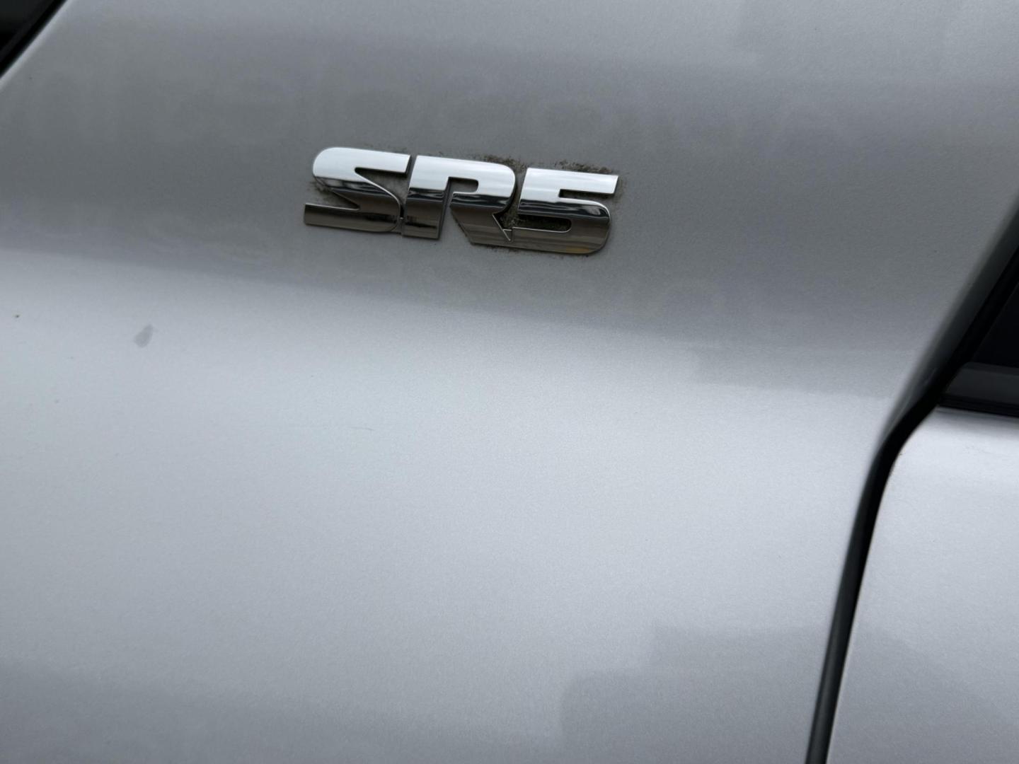 2013 Classic Silver Metallic /Black/Graphite Cloth Interior Black/Graphite Leath Toyota 4Runner 45977 (JTEZU5JR7D5) with an 4.0L V6 DOHC 24V engine, 5-Speed Automatic transmission, located at 2401 E Main St., Grand Prairie, TX, 75050, (972) 262-4440, 32.748981, -96.969643 - Photo#5
