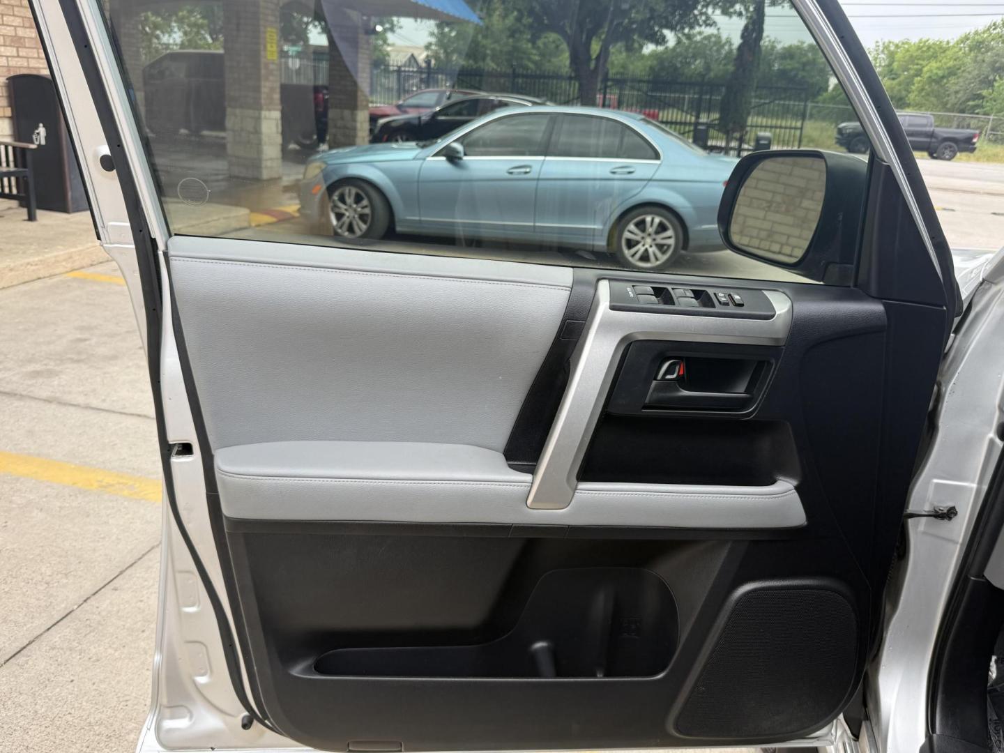 2013 Classic Silver Metallic /Black/Graphite Cloth Interior Black/Graphite Leath Toyota 4Runner 45977 (JTEZU5JR7D5) with an 4.0L V6 DOHC 24V engine, 5-Speed Automatic transmission, located at 2401 E Main St., Grand Prairie, TX, 75050, (972) 262-4440, 32.748981, -96.969643 - Photo#15