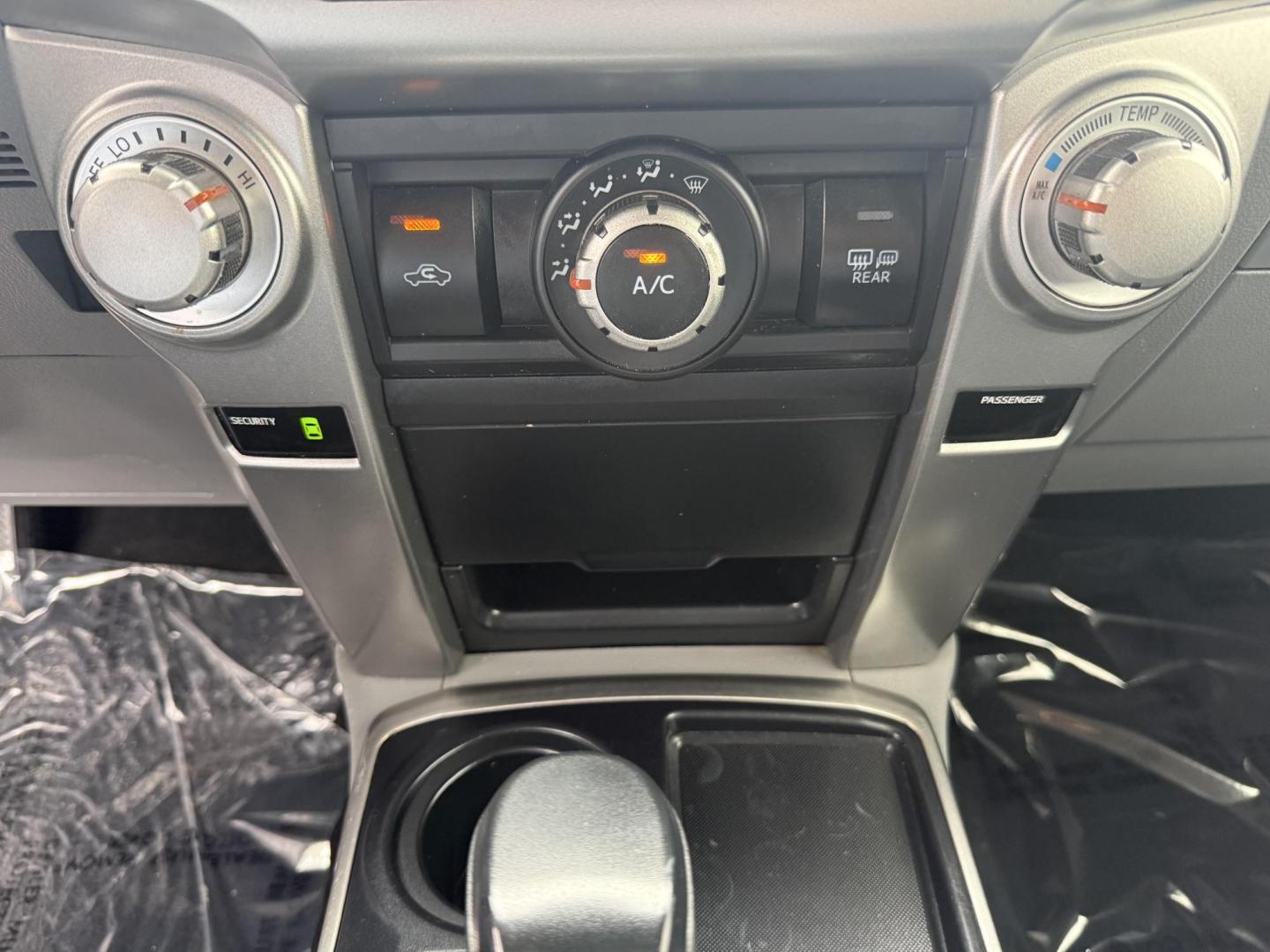 2013 Classic Silver Metallic /Black/Graphite Cloth Interior Black/Graphite Leath Toyota 4Runner 45977 (JTEZU5JR7D5) with an 4.0L V6 DOHC 24V engine, 5-Speed Automatic transmission, located at 2401 E Main St., Grand Prairie, TX, 75050, (972) 262-4440, 32.748981, -96.969643 - Photo#27