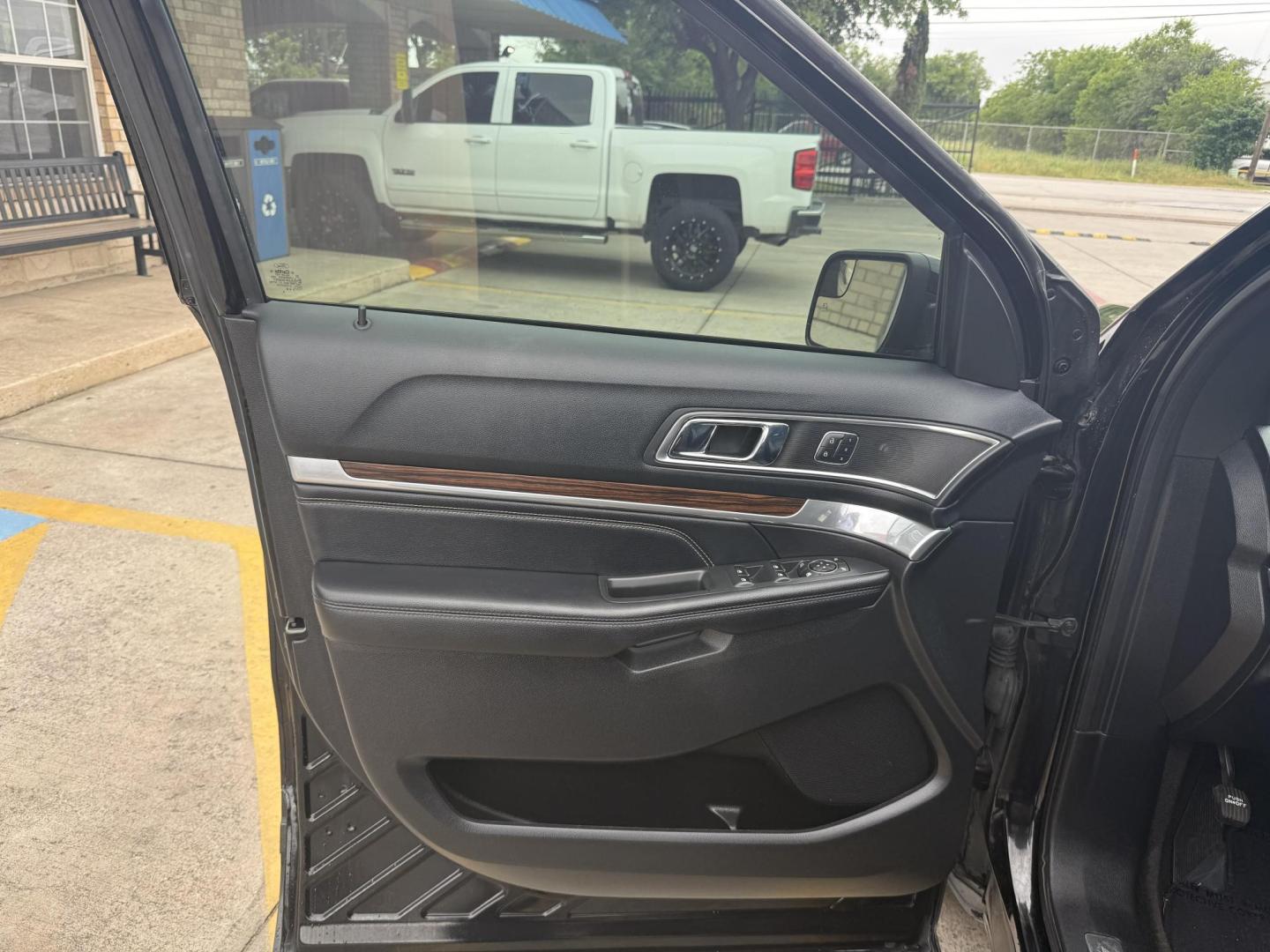 2016 Absolute Black /Ebony Black, premium leather Medium Light Camel, p Ford Explorer 51917 (1FM5K7F87GG) with an 3.5L V6 DOHC 24V engine, 6-Speed Automatic transmission, located at 2401 E Main St., Grand Prairie, TX, 75050, (972) 262-4440, 32.748981, -96.969643 - Photo#6