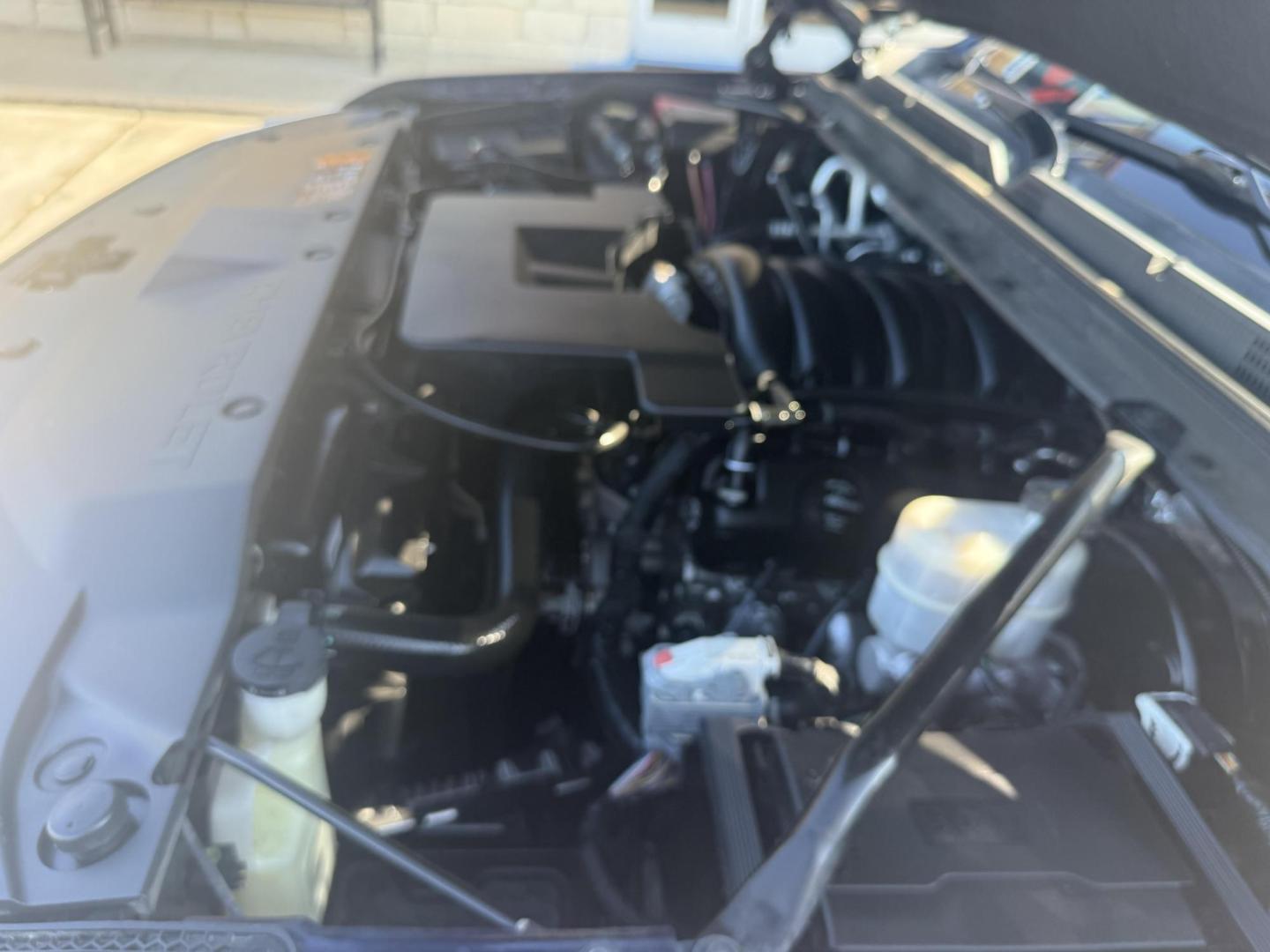 2018 Blue Velvet Metallic /Cocoa/Dune, cloth Jet Black, cloth Chevrolet Tahoe 60175 (1GNSCAKC5JR) with an 5.3L V8 OHV 16V engine, 6-Speed Automatic transmission, located at 2401 E Main St., Grand Prairie, TX, 75050, (972) 262-4440, 32.748981, -96.969643 - Photo#10