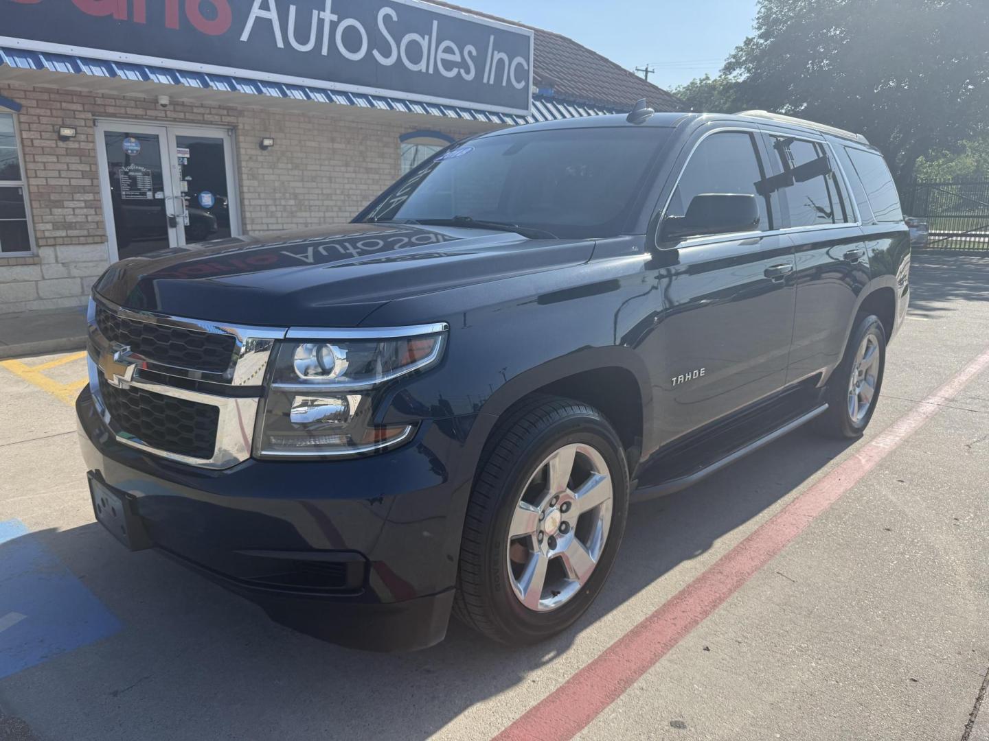 2018 Blue Velvet Metallic /Cocoa/Dune, cloth Jet Black, cloth Chevrolet Tahoe 60175 (1GNSCAKC5JR) with an 5.3L V8 OHV 16V engine, 6-Speed Automatic transmission, located at 2401 E Main St., Grand Prairie, TX, 75050, (972) 262-4440, 32.748981, -96.969643 - Photo#16