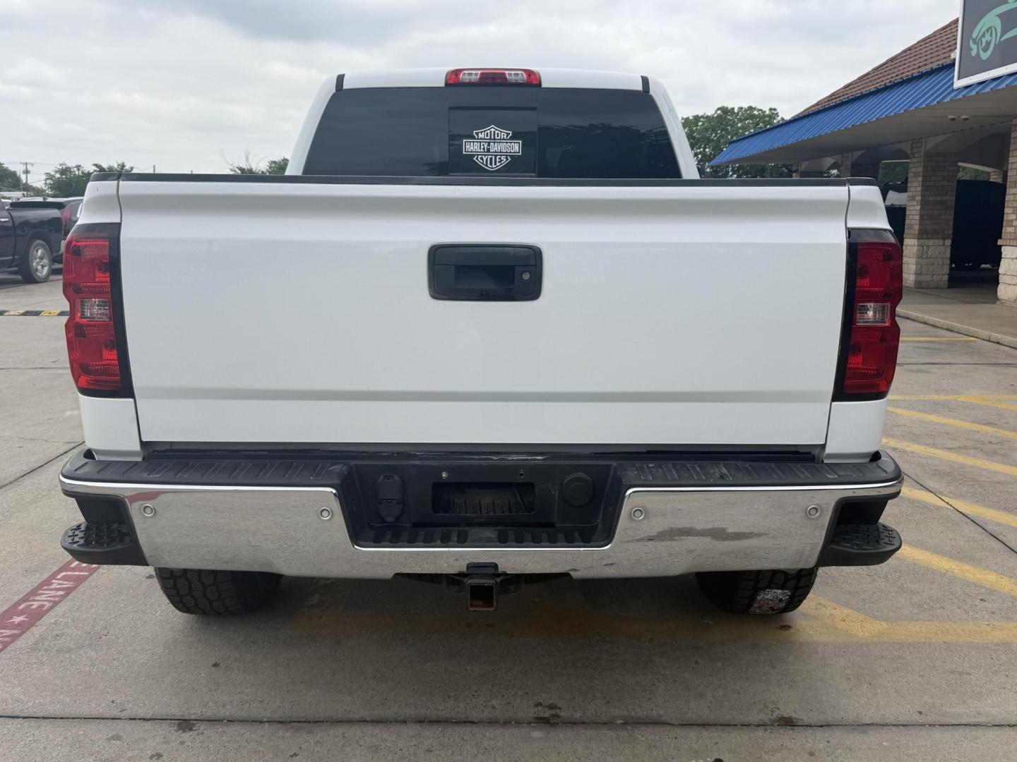 2018 Summit White /Cocoa/Dune, cloth Dark Ash Seats w/Jet Black Inter Chevrolet Silverado 1500 59685 (3GCPCREC1JG) with an 5.3L V8 OHV 16V engine, 6-Speed Automatic transmission, located at 2401 E Main St., Grand Prairie, TX, 75050, (972) 262-4440, 32.748981, -96.969643 - Photo#2