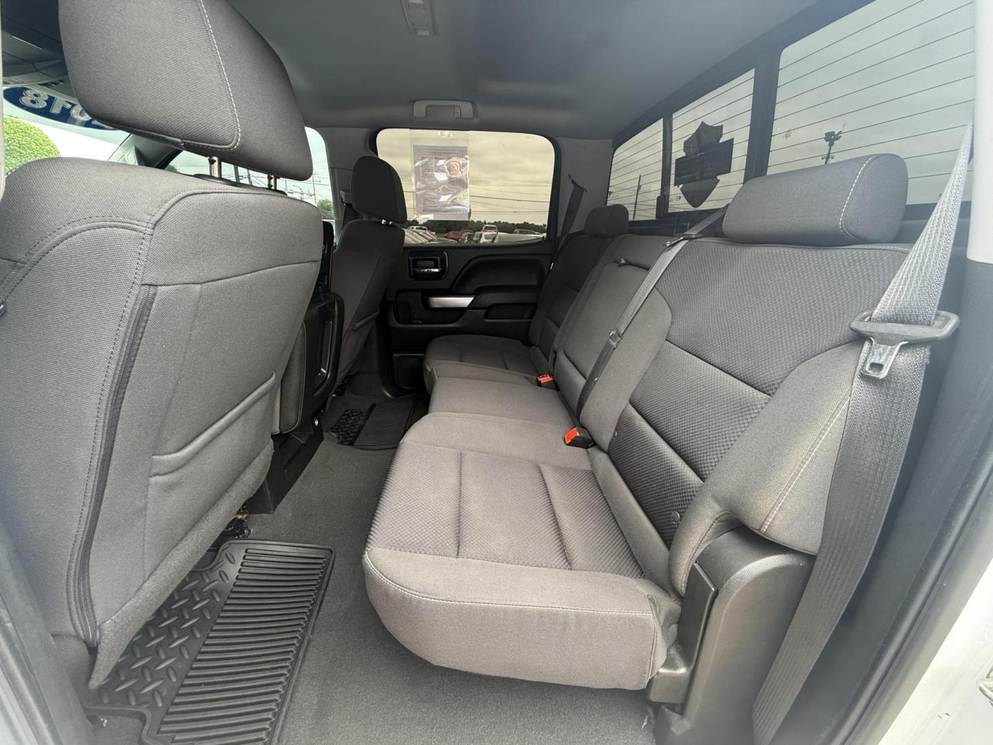 2018 Summit White /Cocoa/Dune, cloth Dark Ash Seats w/Jet Black Inter Chevrolet Silverado 1500 59685 (3GCPCREC1JG) with an 5.3L V8 OHV 16V engine, 6-Speed Automatic transmission, located at 2401 E Main St., Grand Prairie, TX, 75050, (972) 262-4440, 32.748981, -96.969643 - Photo#8