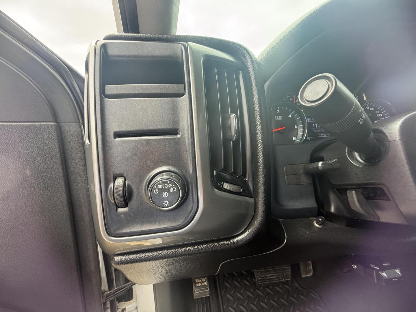 2018 Summit White /Cocoa/Dune, cloth Dark Ash Seats w/Jet Black Inter Chevrolet Silverado 1500 59685 (3GCPCREC1JG) with an 5.3L V8 OHV 16V engine, 6-Speed Automatic transmission, located at 2401 E Main St., Grand Prairie, TX, 75050, (972) 262-4440, 32.748981, -96.969643 - Photo#12