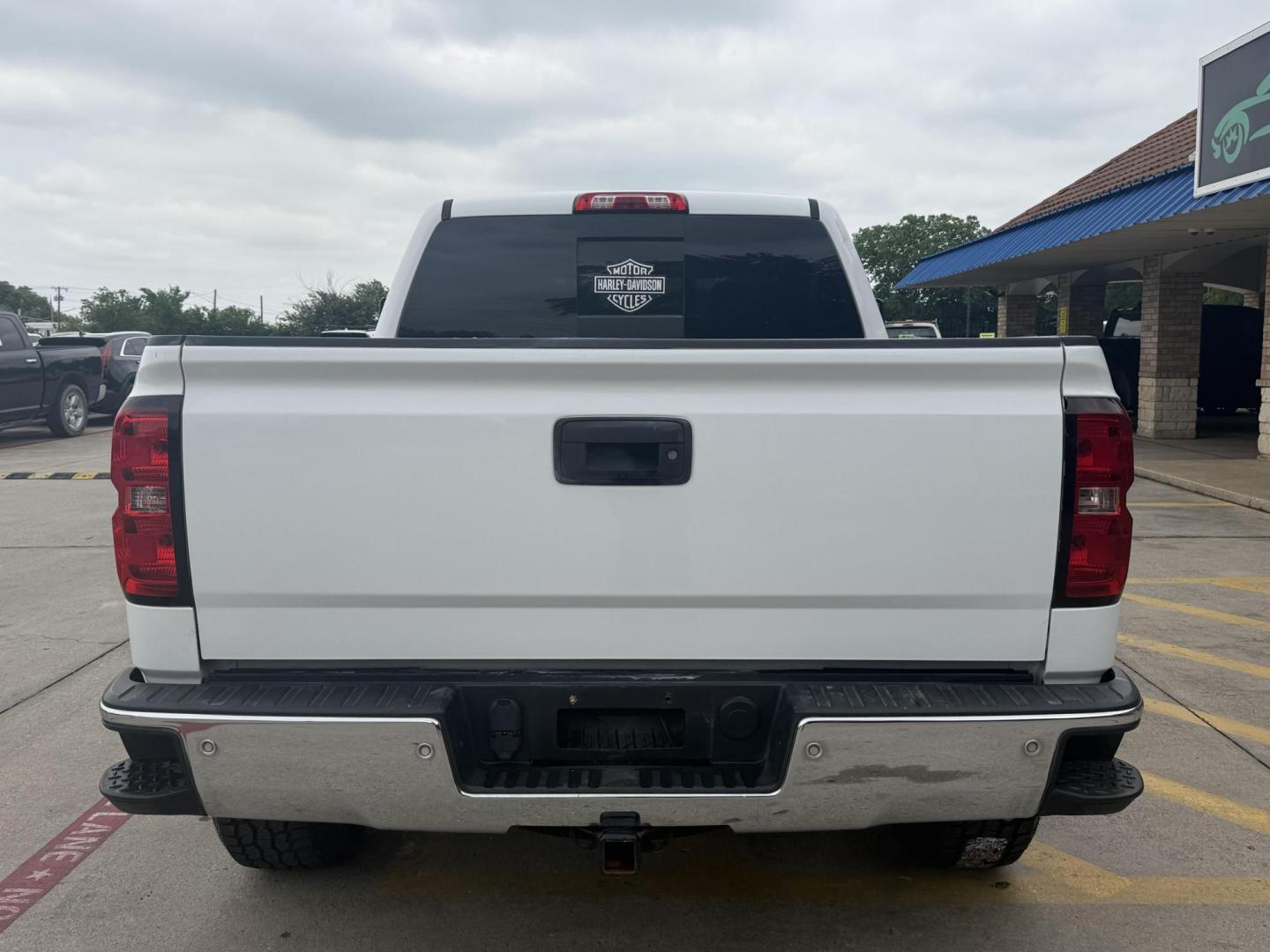 2018 Summit White /Cocoa/Dune, cloth Dark Ash Seats w/Jet Black Inter Chevrolet Silverado 1500 59685 (3GCPCREC1JG) with an 5.3L V8 OHV 16V engine, 6-Speed Automatic transmission, located at 2401 E Main St., Grand Prairie, TX, 75050, (972) 262-4440, 32.748981, -96.969643 - Photo#16