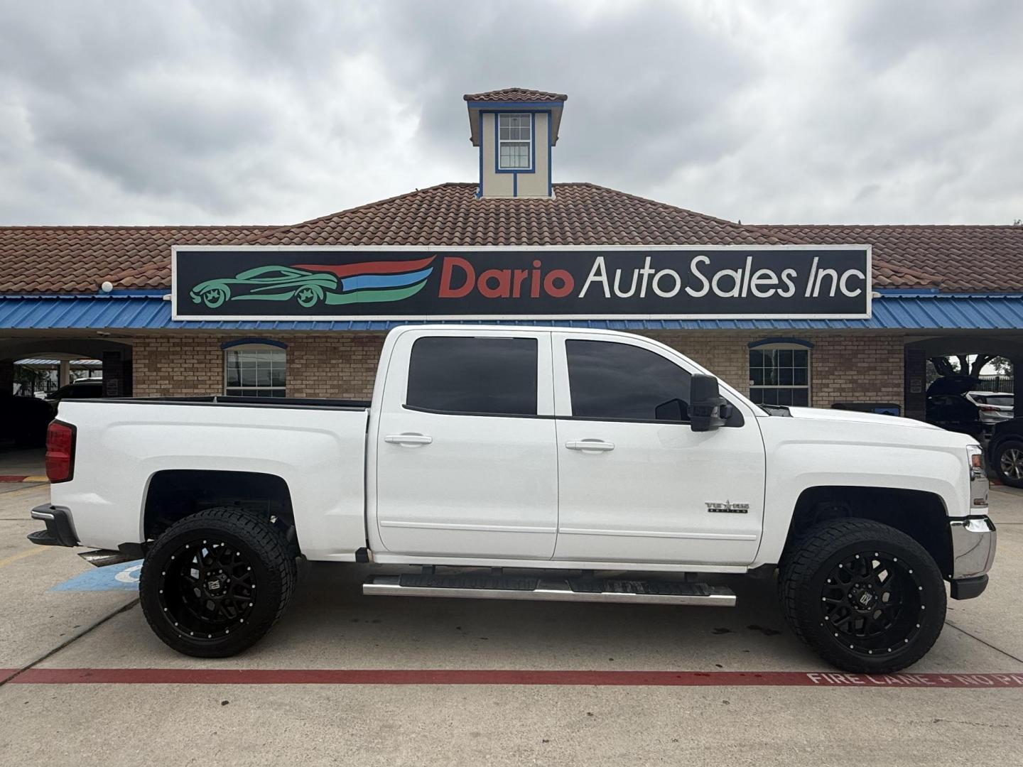 2018 Summit White /Cocoa/Dune, cloth Dark Ash Seats w/Jet Black Inter Chevrolet Silverado 1500 59685 (3GCPCREC1JG) with an 5.3L V8 OHV 16V engine, 6-Speed Automatic transmission, located at 2401 E Main St., Grand Prairie, TX, 75050, (972) 262-4440, 32.748981, -96.969643 - Photo#20