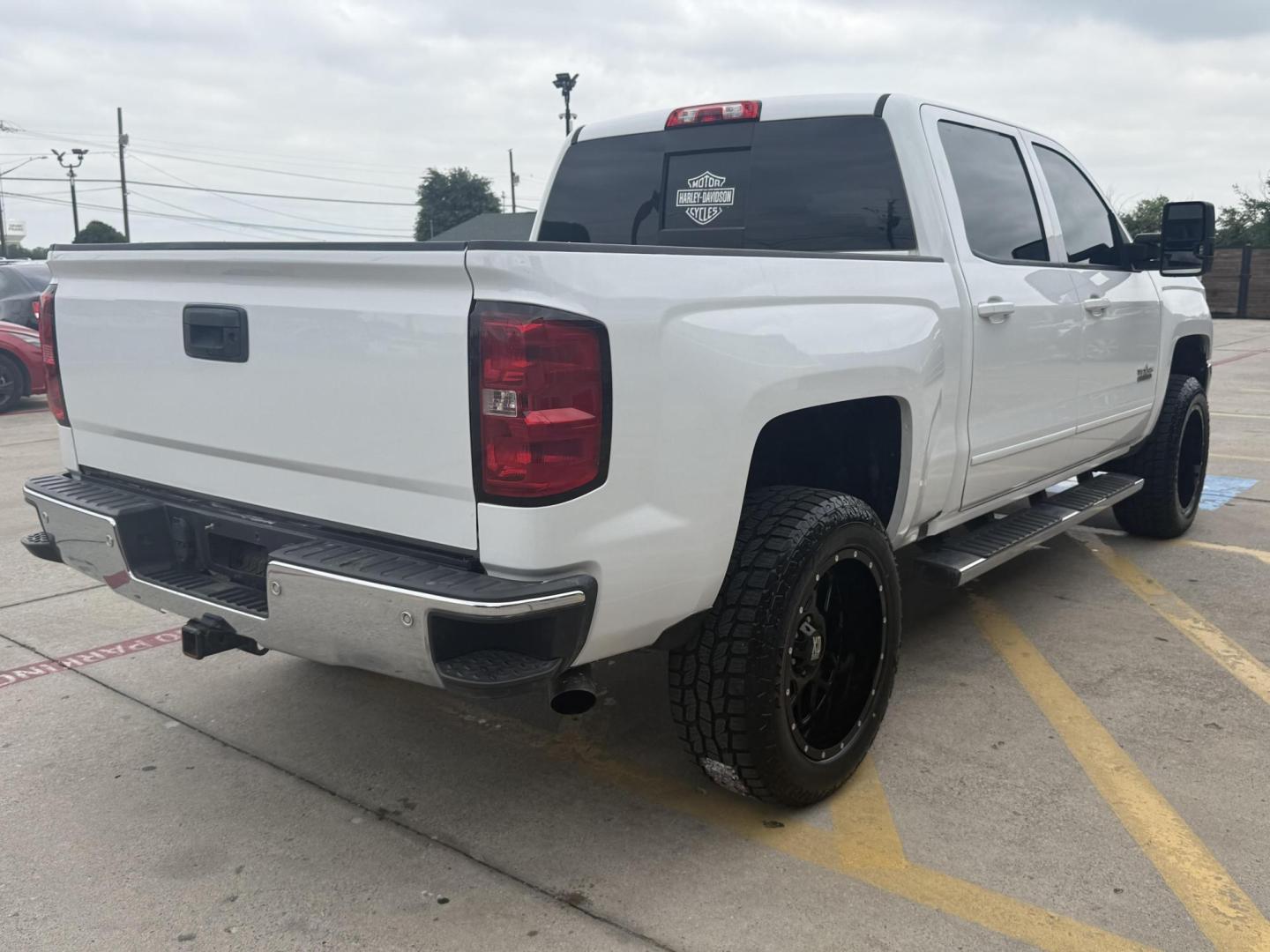 2018 Summit White /Cocoa/Dune, cloth Dark Ash Seats w/Jet Black Inter Chevrolet Silverado 1500 59685 (3GCPCREC1JG) with an 5.3L V8 OHV 16V engine, 6-Speed Automatic transmission, located at 2401 E Main St., Grand Prairie, TX, 75050, (972) 262-4440, 32.748981, -96.969643 - Photo#22