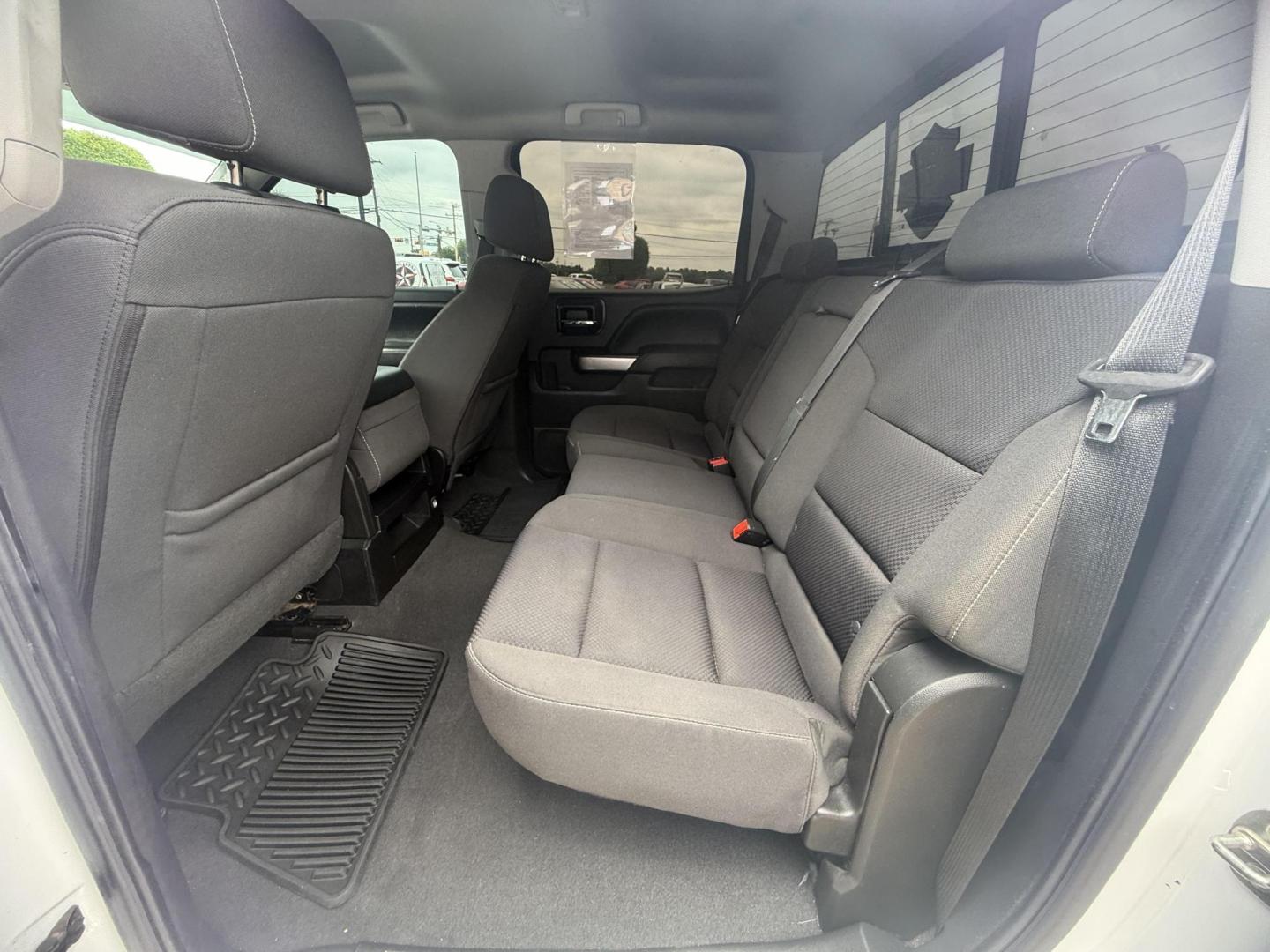 2018 Summit White /Cocoa/Dune, cloth Dark Ash Seats w/Jet Black Inter Chevrolet Silverado 1500 59685 (3GCPCREC1JG) with an 5.3L V8 OHV 16V engine, 6-Speed Automatic transmission, located at 2401 E Main St., Grand Prairie, TX, 75050, (972) 262-4440, 32.748981, -96.969643 - Photo#23