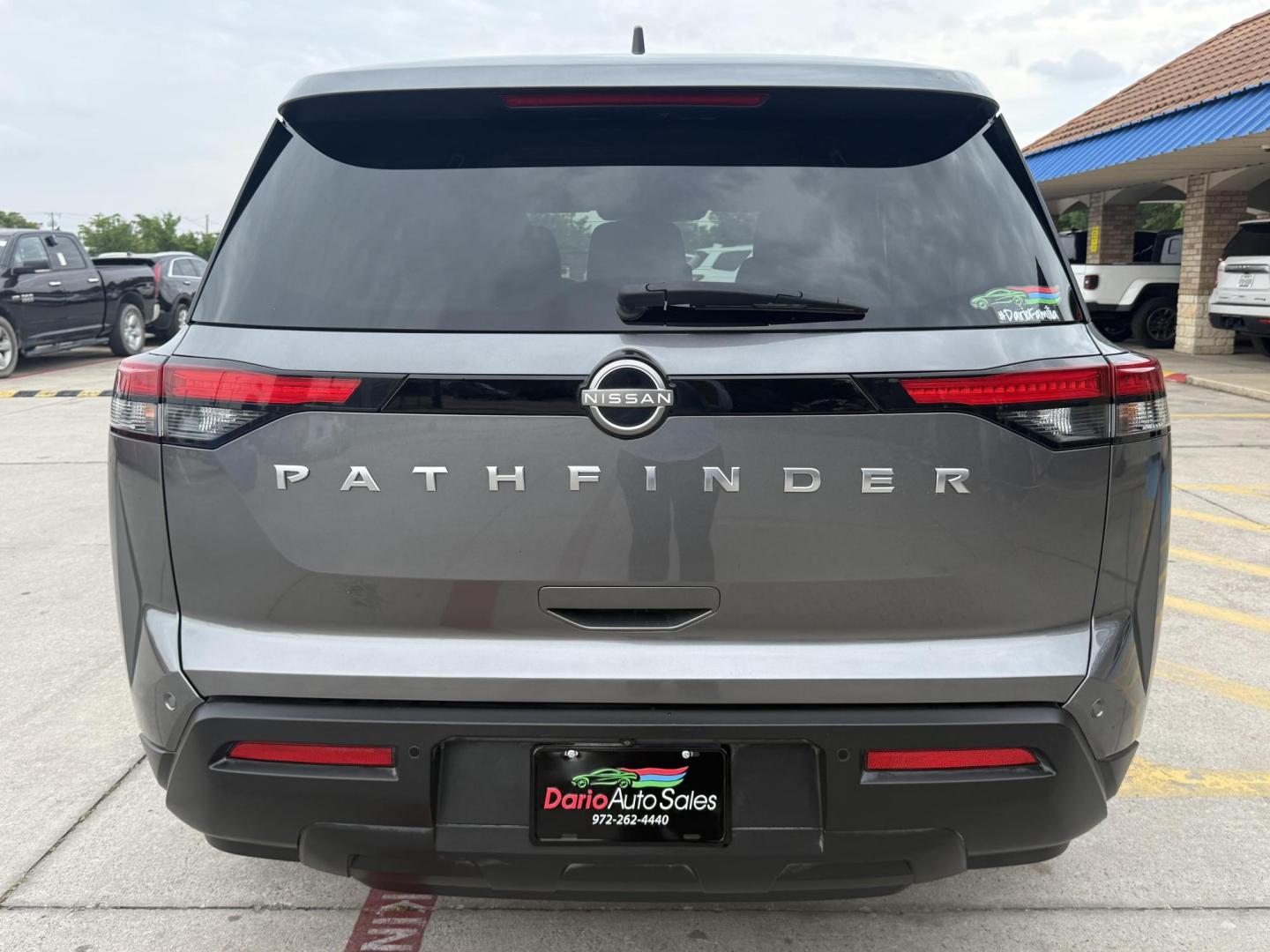 2022 Brilliant Silver Metallic /Charcoal Nissan Pathfinder 76644 (5N1DR3AA0NC) with an 3.5L V6 DOHC 24V engine, Continuously Variable Transmission transmission, located at 2401 E Main St., Grand Prairie, TX, 75050, (972) 262-4440, 32.748981, -96.969643 - Photo#6