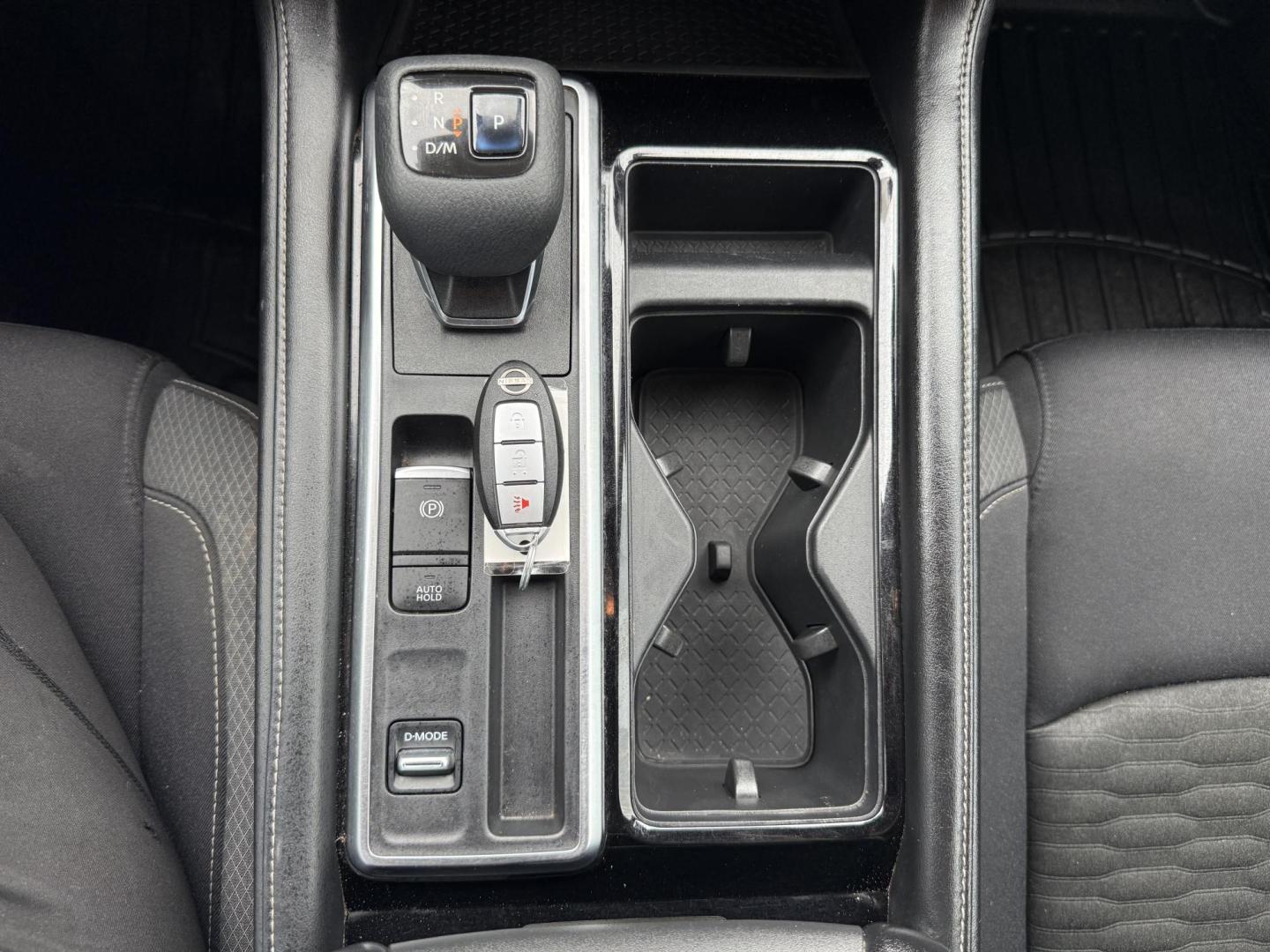 2022 Brilliant Silver Metallic /Charcoal Nissan Pathfinder 76644 (5N1DR3AA0NC) with an 3.5L V6 DOHC 24V engine, Continuously Variable Transmission transmission, located at 2401 E Main St., Grand Prairie, TX, 75050, (972) 262-4440, 32.748981, -96.969643 - Photo#7