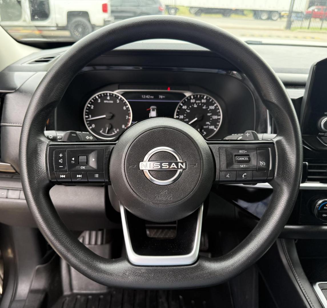 2022 Brilliant Silver Metallic /Charcoal Nissan Pathfinder 76644 (5N1DR3AA0NC) with an 3.5L V6 DOHC 24V engine, Continuously Variable Transmission transmission, located at 2401 E Main St., Grand Prairie, TX, 75050, (972) 262-4440, 32.748981, -96.969643 - Photo#9