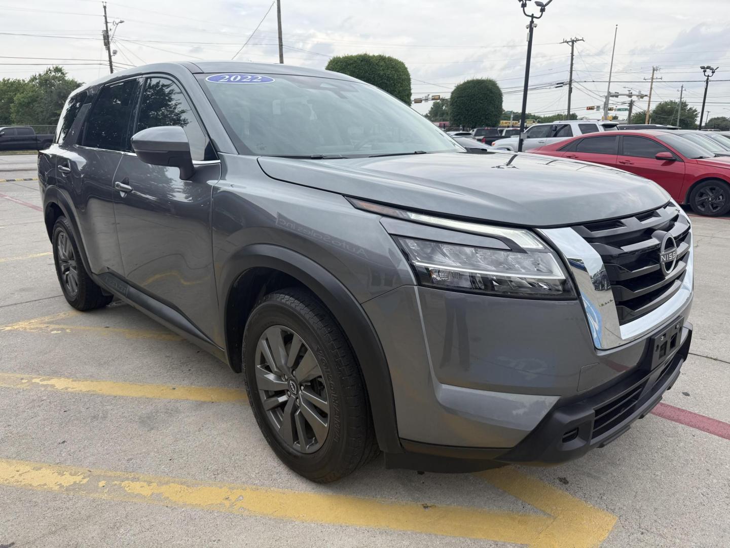 2022 Brilliant Silver Metallic /Charcoal Nissan Pathfinder 76644 (5N1DR3AA0NC) with an 3.5L V6 DOHC 24V engine, Continuously Variable Transmission transmission, located at 2401 E Main St., Grand Prairie, TX, 75050, (972) 262-4440, 32.748981, -96.969643 - Photo#11