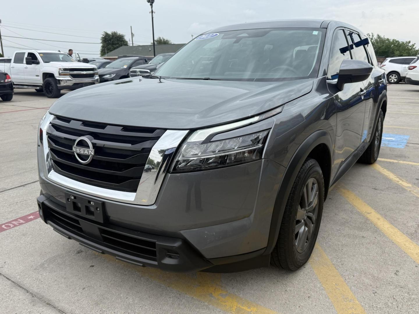 2022 Brilliant Silver Metallic /Charcoal Nissan Pathfinder 76644 (5N1DR3AA0NC) with an 3.5L V6 DOHC 24V engine, Continuously Variable Transmission transmission, located at 2401 E Main St., Grand Prairie, TX, 75050, (972) 262-4440, 32.748981, -96.969643 - Photo#14