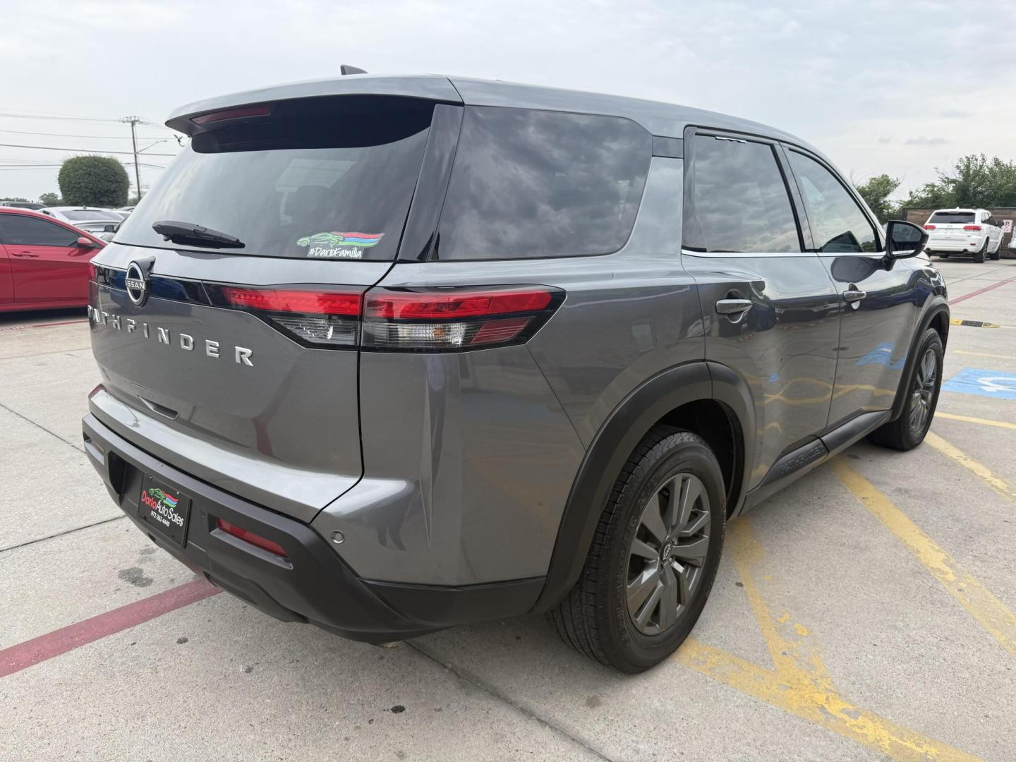 2022 Brilliant Silver Metallic /Charcoal Nissan Pathfinder 76644 (5N1DR3AA0NC) with an 3.5L V6 DOHC 24V engine, Continuously Variable Transmission transmission, located at 2401 E Main St., Grand Prairie, TX, 75050, (972) 262-4440, 32.748981, -96.969643 - Photo#15