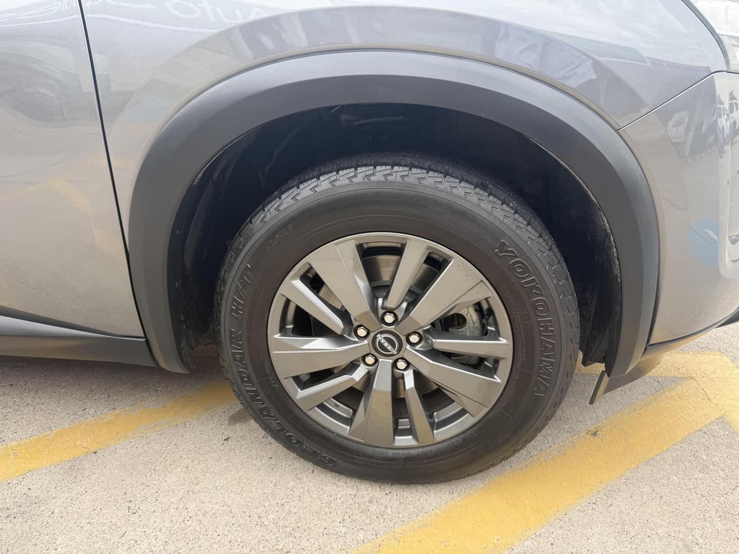 2022 Brilliant Silver Metallic /Charcoal Nissan Pathfinder 76644 (5N1DR3AA0NC) with an 3.5L V6 DOHC 24V engine, Continuously Variable Transmission transmission, located at 2401 E Main St., Grand Prairie, TX, 75050, (972) 262-4440, 32.748981, -96.969643 - Photo#18
