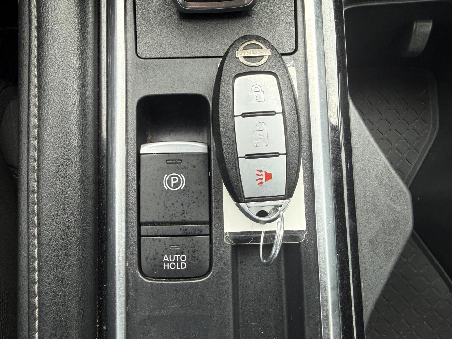 2022 Brilliant Silver Metallic /Charcoal Nissan Pathfinder 76644 (5N1DR3AA0NC) with an 3.5L V6 DOHC 24V engine, Continuously Variable Transmission transmission, located at 2401 E Main St., Grand Prairie, TX, 75050, (972) 262-4440, 32.748981, -96.969643 - Photo#27