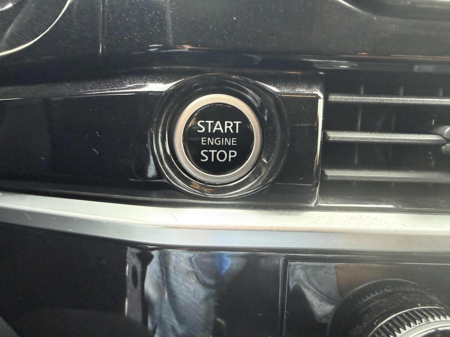 2022 Brilliant Silver Metallic /Charcoal Nissan Pathfinder 76644 (5N1DR3AA0NC) with an 3.5L V6 DOHC 24V engine, Continuously Variable Transmission transmission, located at 2401 E Main St., Grand Prairie, TX, 75050, (972) 262-4440, 32.748981, -96.969643 - Photo#28