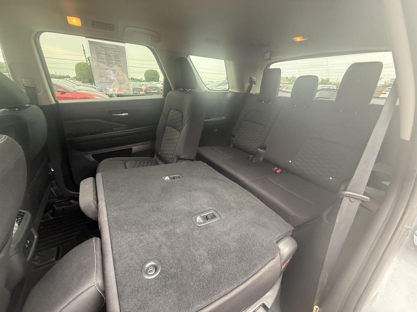 2022 Brilliant Silver Metallic /Charcoal Nissan Pathfinder 76644 (5N1DR3AA0NC) with an 3.5L V6 DOHC 24V engine, Continuously Variable Transmission transmission, located at 2401 E Main St., Grand Prairie, TX, 75050, (972) 262-4440, 32.748981, -96.969643 - Photo#30