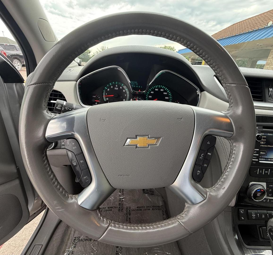 2017 Silver Ice Metallic /Dark Titanium / Light Titanium, leather Dark Titan Chevrolet Traverse 54947 (1GNKRHKDXHJ) with an 3.6L V6 DOHC 24V engine, 6-Speed Automatic transmission, located at 2401 E Main St., Grand Prairie, TX, 75050, (972) 262-4440, 32.748981, -96.969643 - Photo#6