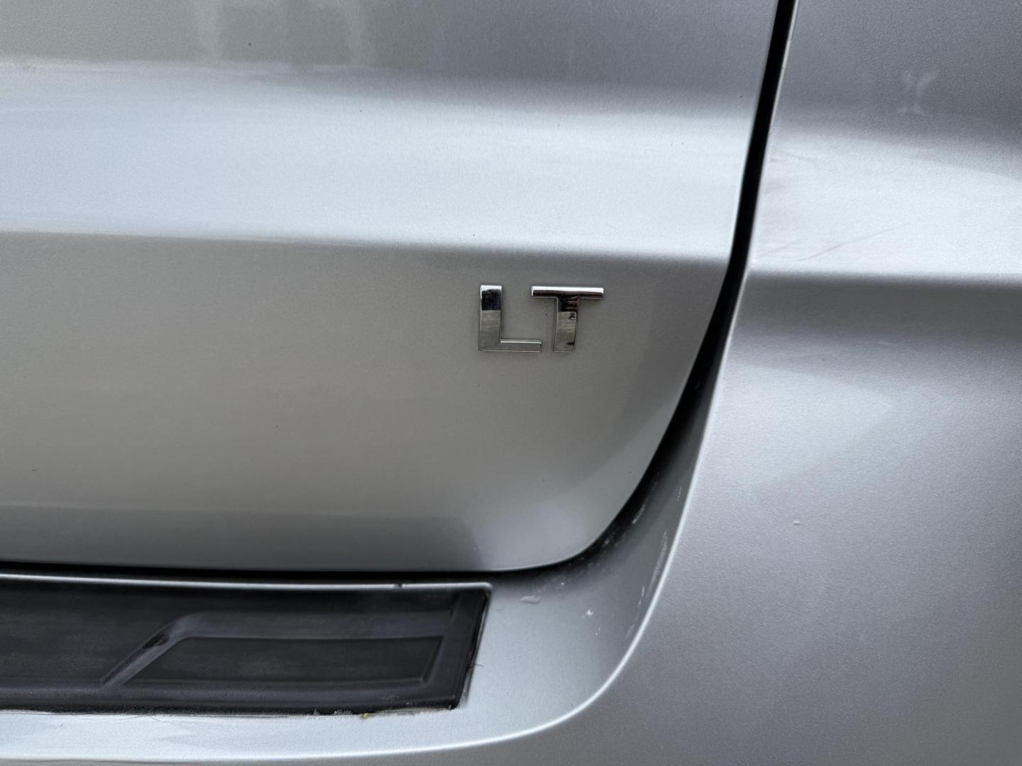 2017 Silver Ice Metallic /Dark Titanium / Light Titanium, leather Dark Titan Chevrolet Traverse 54947 (1GNKRHKDXHJ) with an 3.6L V6 DOHC 24V engine, 6-Speed Automatic transmission, located at 2401 E Main St., Grand Prairie, TX, 75050, (972) 262-4440, 32.748981, -96.969643 - Photo#9