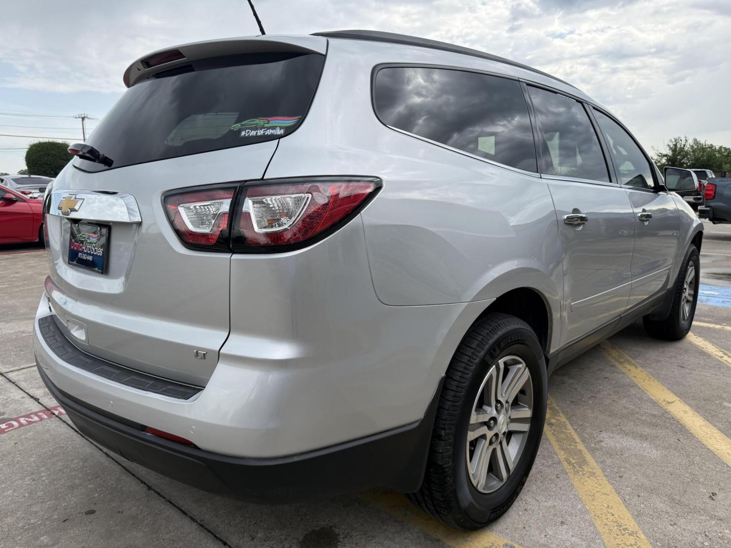 2017 Silver Ice Metallic /Dark Titanium / Light Titanium, leather Dark Titan Chevrolet Traverse 54947 (1GNKRHKDXHJ) with an 3.6L V6 DOHC 24V engine, 6-Speed Automatic transmission, located at 2401 E Main St., Grand Prairie, TX, 75050, (972) 262-4440, 32.748981, -96.969643 - Photo#13