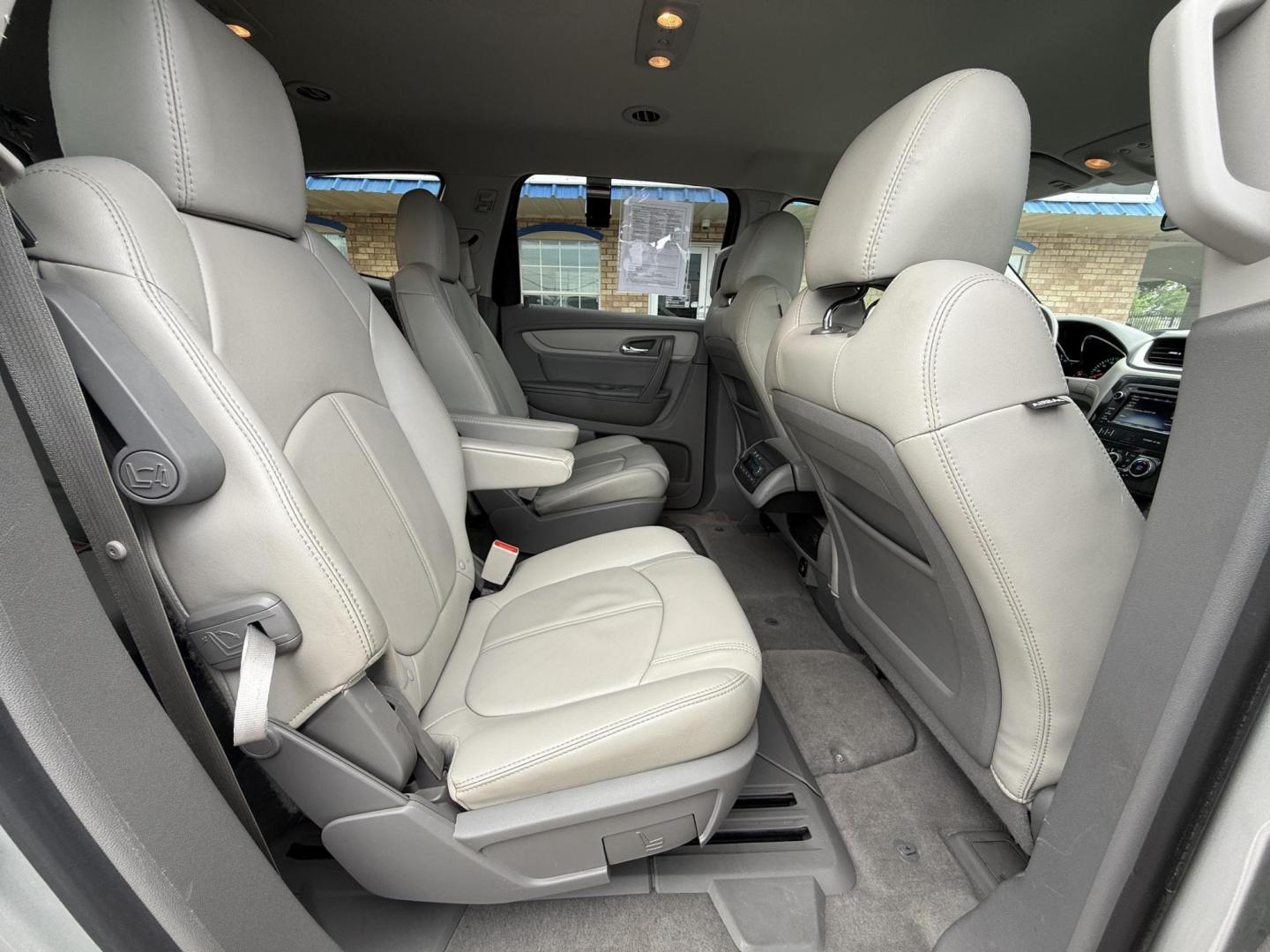 2017 Silver Ice Metallic /Dark Titanium / Light Titanium, leather Dark Titan Chevrolet Traverse 54947 (1GNKRHKDXHJ) with an 3.6L V6 DOHC 24V engine, 6-Speed Automatic transmission, located at 2401 E Main St., Grand Prairie, TX, 75050, (972) 262-4440, 32.748981, -96.969643 - Photo#15