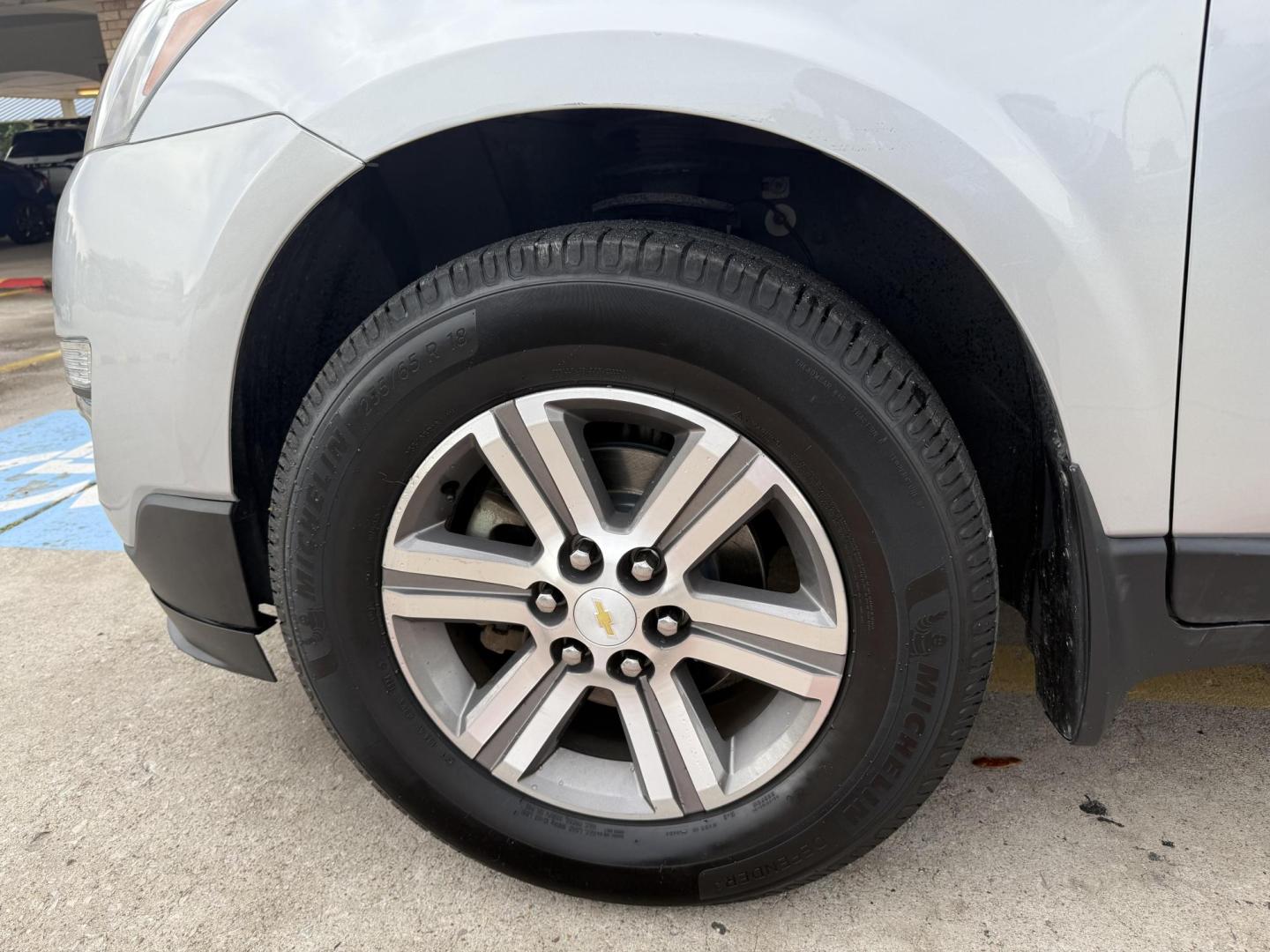 2017 Silver Ice Metallic /Dark Titanium / Light Titanium, leather Dark Titan Chevrolet Traverse 54947 (1GNKRHKDXHJ) with an 3.6L V6 DOHC 24V engine, 6-Speed Automatic transmission, located at 2401 E Main St., Grand Prairie, TX, 75050, (972) 262-4440, 32.748981, -96.969643 - Photo#22