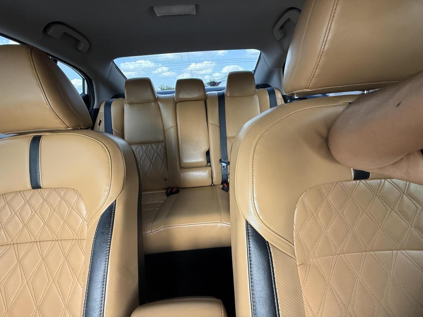 2022 Aspen White Tricoat /Tan Charcoal Nissan Sentra 77833 (3N1AB8CV5NY) with an 1.8L L4 SFI DOHC 16V engine, Continuously Variable Transmission transmission, located at 2401 E Main St., Grand Prairie, TX, 75050, (972) 262-4440, 32.748981, -96.969643 - Photo#17