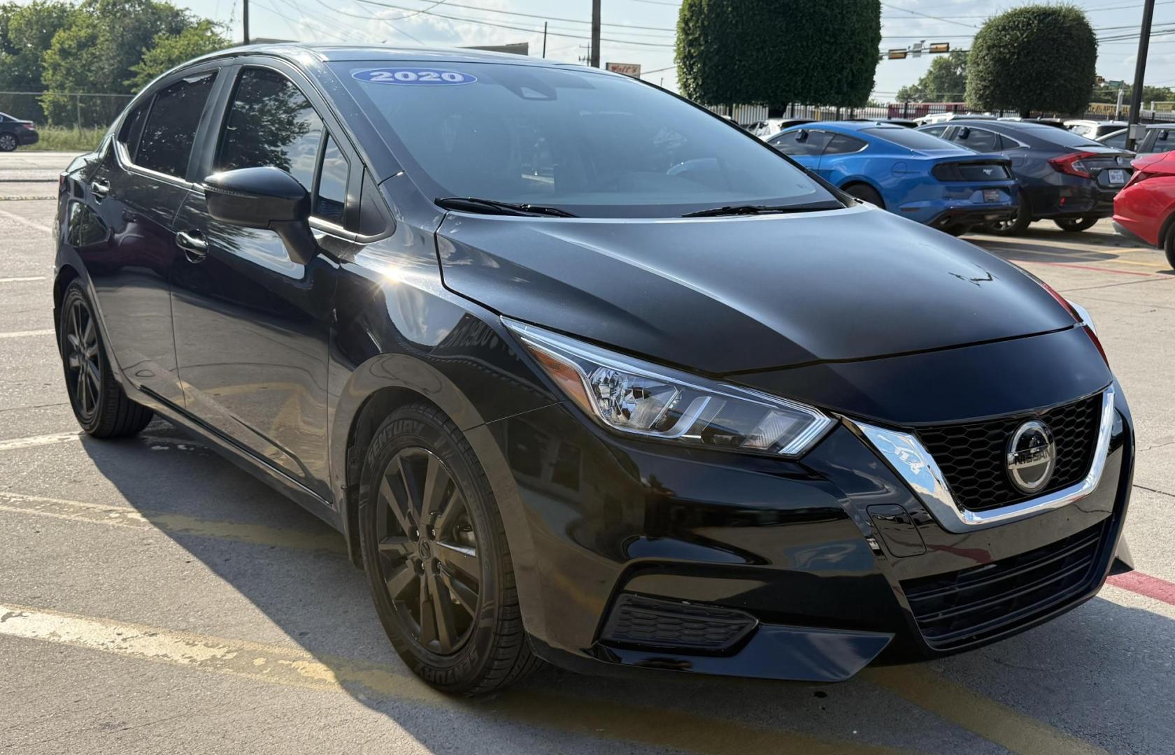 2020 Super Black /Graphite, premium cloth Nissan Versa 70760 (3N1CN8EVXLL) with an 1.6L L4 DOHC 16V engine, Continuously Variable Transmission transmission, located at 2401 E Main St., Grand Prairie, TX, 75050, (972) 262-4440, 32.748981, -96.969643 - Photo#0