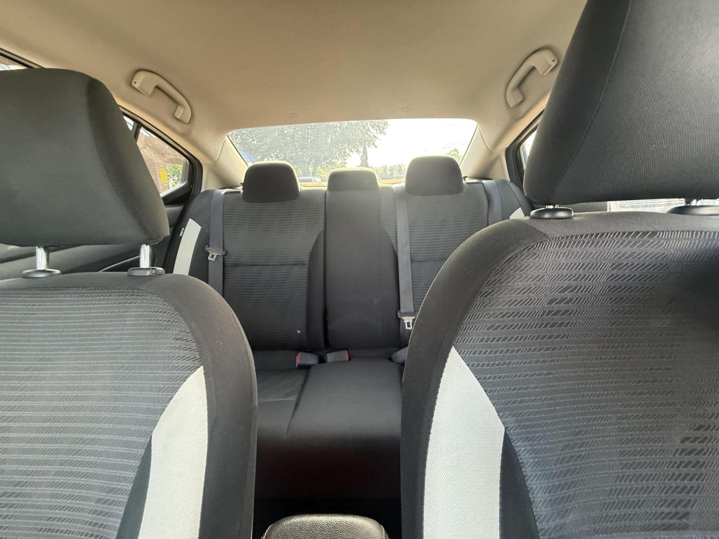 2020 Super Black /Graphite, premium cloth Nissan Versa 70760 (3N1CN8EVXLL) with an 1.6L L4 DOHC 16V engine, Continuously Variable Transmission transmission, located at 2401 E Main St., Grand Prairie, TX, 75050, (972) 262-4440, 32.748981, -96.969643 - Photo#6