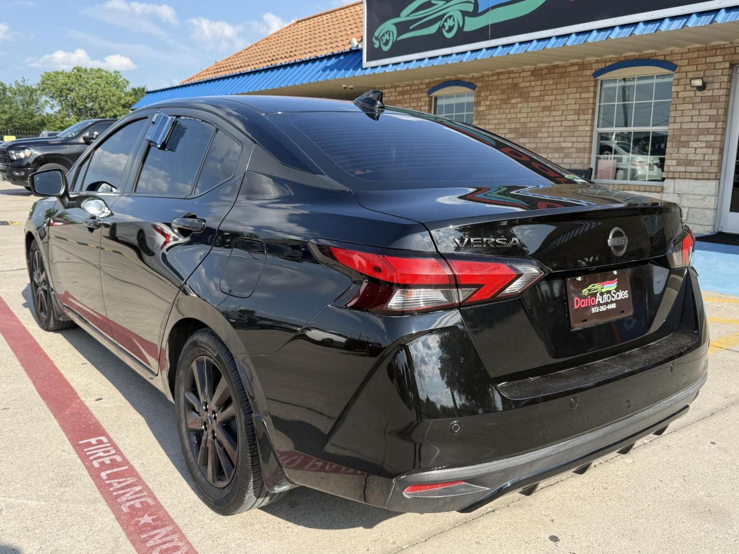 2020 Super Black /Graphite, premium cloth Nissan Versa 70760 (3N1CN8EVXLL) with an 1.6L L4 DOHC 16V engine, Continuously Variable Transmission transmission, located at 2401 E Main St., Grand Prairie, TX, 75050, (972) 262-4440, 32.748981, -96.969643 - Photo#7
