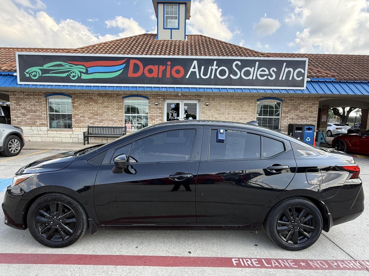 2020 Super Black /Graphite, premium cloth Nissan Versa 70760 (3N1CN8EVXLL) with an 1.6L L4 DOHC 16V engine, Continuously Variable Transmission transmission, located at 2401 E Main St., Grand Prairie, TX, 75050, (972) 262-4440, 32.748981, -96.969643 - Photo#9