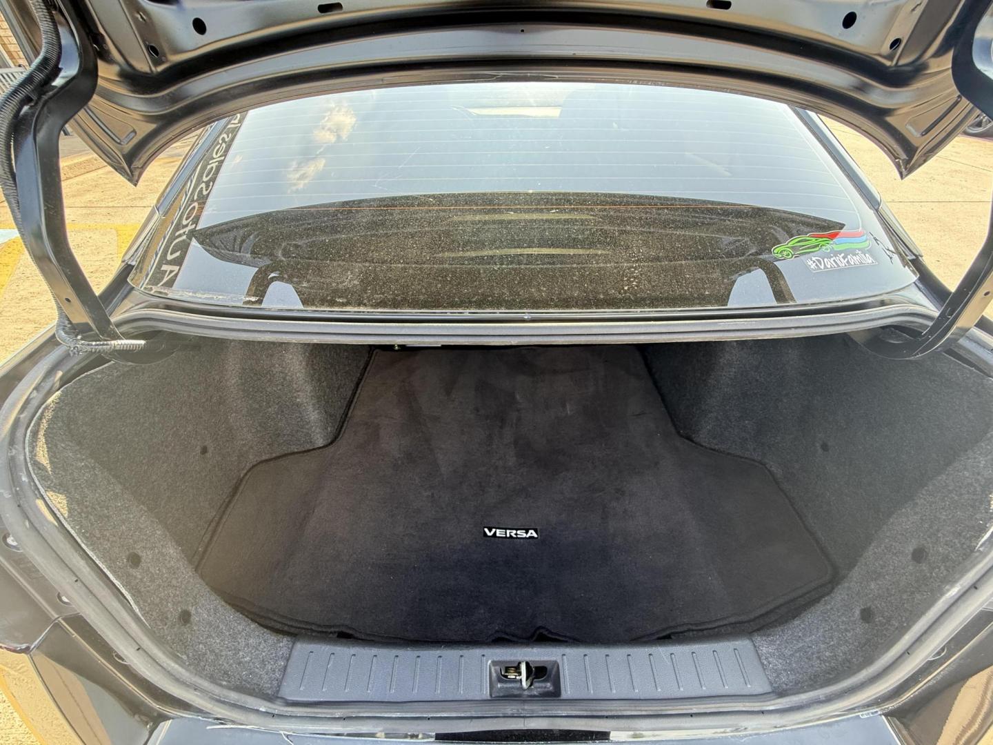 2020 Super Black /Graphite, premium cloth Nissan Versa 70760 (3N1CN8EVXLL) with an 1.6L L4 DOHC 16V engine, Continuously Variable Transmission transmission, located at 2401 E Main St., Grand Prairie, TX, 75050, (972) 262-4440, 32.748981, -96.969643 - Photo#17
