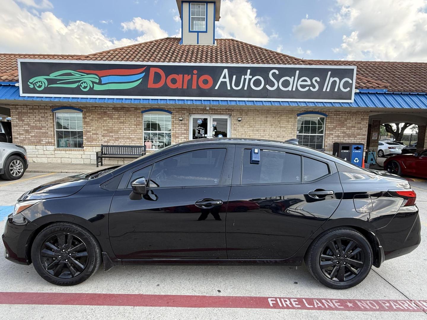 2020 Super Black /Graphite, premium cloth Nissan Versa 70760 (3N1CN8EVXLL) with an 1.6L L4 DOHC 16V engine, Continuously Variable Transmission transmission, located at 2401 E Main St., Grand Prairie, TX, 75050, (972) 262-4440, 32.748981, -96.969643 - Photo#18