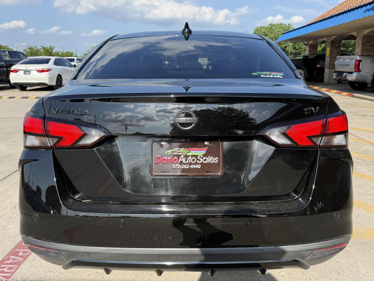 2020 Super Black /Graphite, premium cloth Nissan Versa 70760 (3N1CN8EVXLL) with an 1.6L L4 DOHC 16V engine, Continuously Variable Transmission transmission, located at 2401 E Main St., Grand Prairie, TX, 75050, (972) 262-4440, 32.748981, -96.969643 - Photo#19