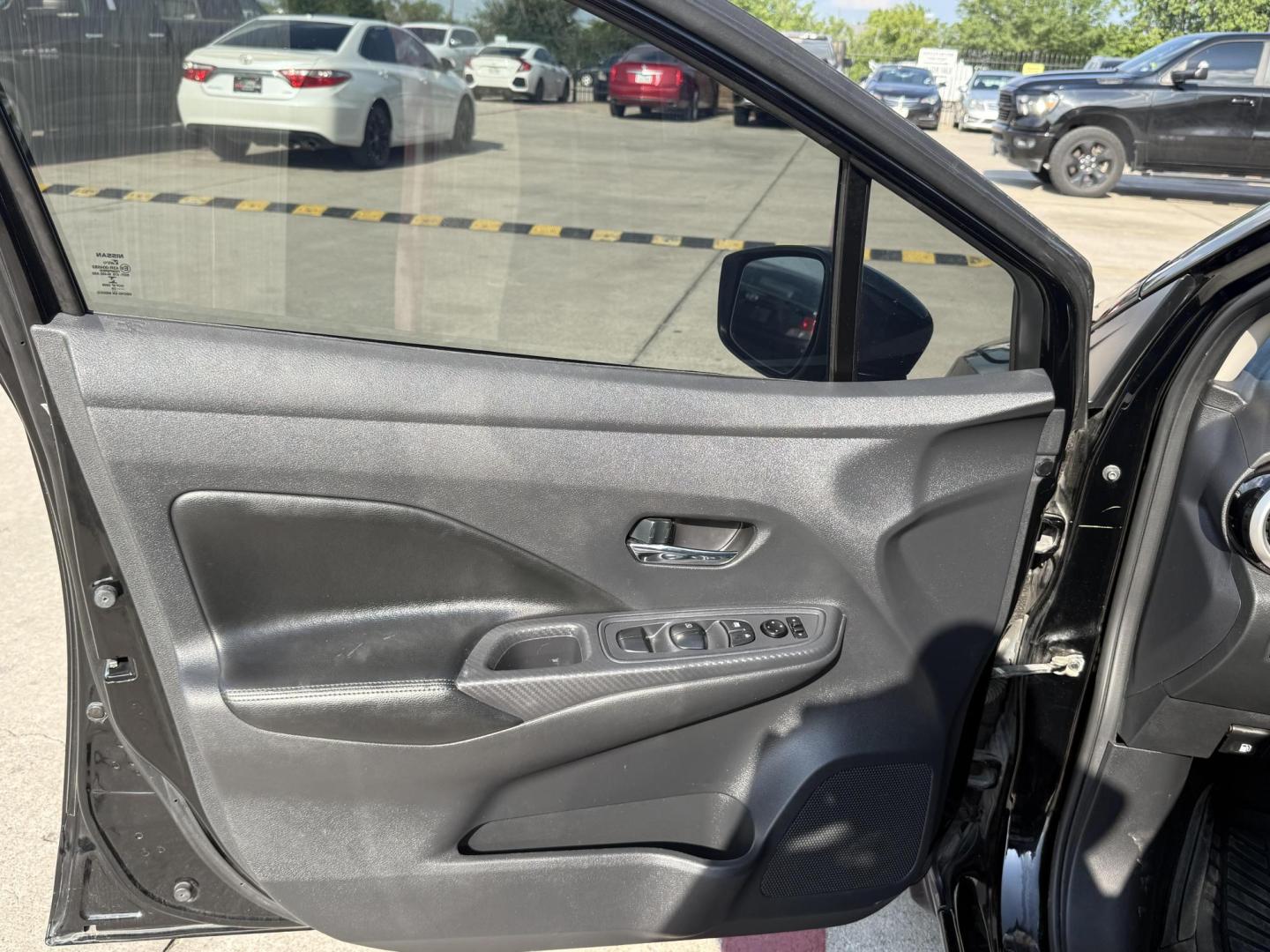 2020 Super Black /Graphite, premium cloth Nissan Versa 70760 (3N1CN8EVXLL) with an 1.6L L4 DOHC 16V engine, Continuously Variable Transmission transmission, located at 2401 E Main St., Grand Prairie, TX, 75050, (972) 262-4440, 32.748981, -96.969643 - Photo#21