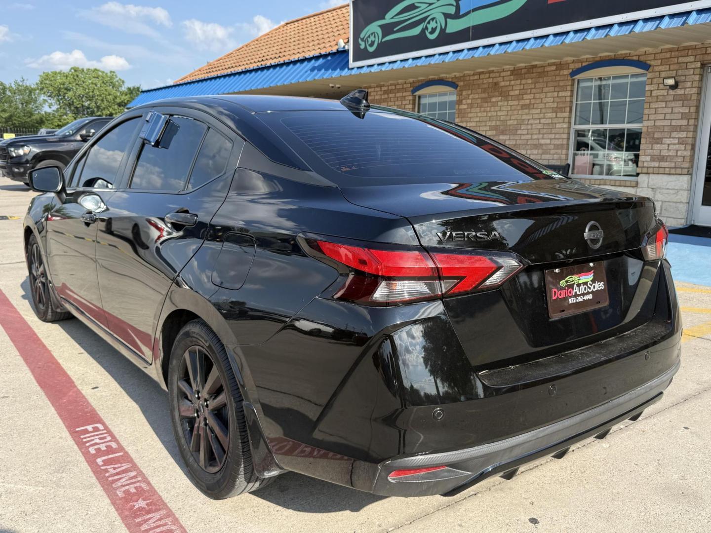 2020 Super Black /Graphite, premium cloth Nissan Versa 70760 (3N1CN8EVXLL) with an 1.6L L4 DOHC 16V engine, Continuously Variable Transmission transmission, located at 2401 E Main St., Grand Prairie, TX, 75050, (972) 262-4440, 32.748981, -96.969643 - Photo#23