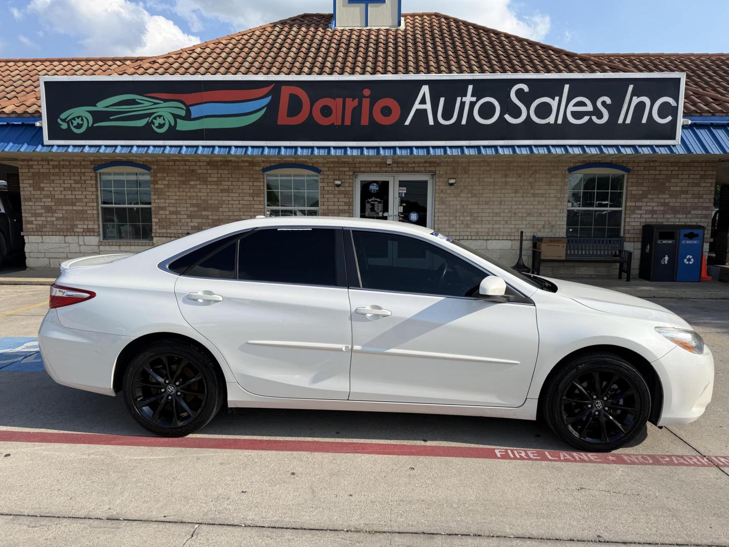 2017 Super White /Black and Ash, leather/suede Black, leather/suede Toyota Camry 55375 (4T1BF1FK8HU) with an 2.5L L4 DOHC 16V engine, 6-Speed Automatic transmission, located at 2401 E Main St., Grand Prairie, TX, 75050, (972) 262-4440, 32.748981, -96.969643 - Photo#2