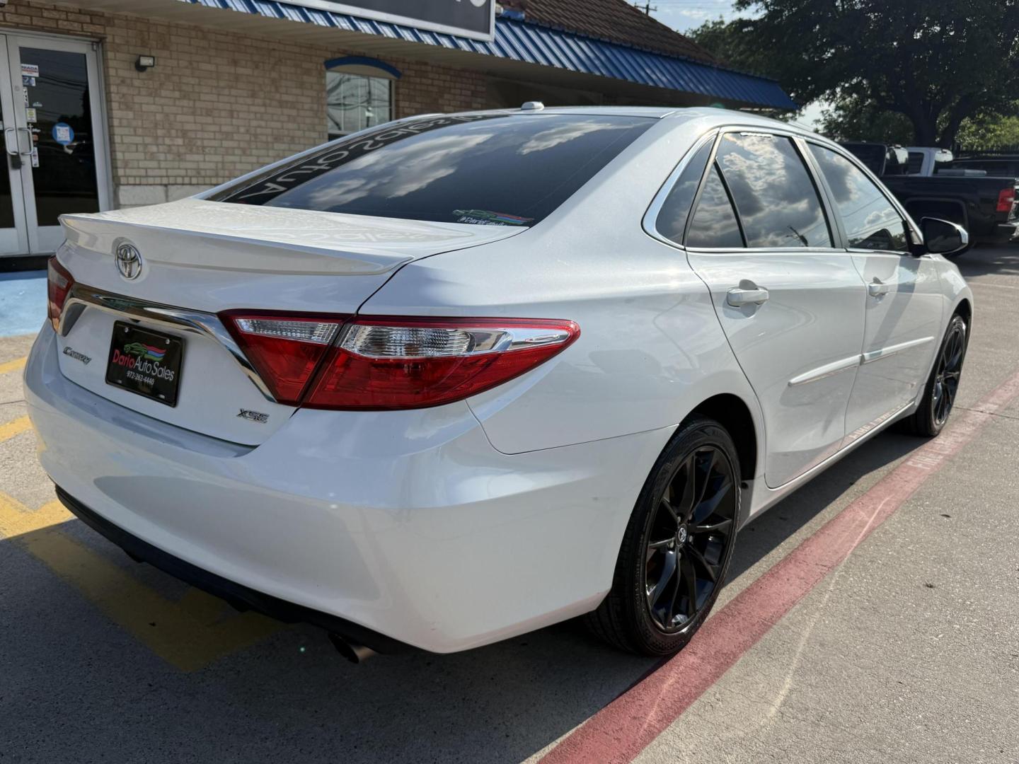 2017 Super White /Black and Ash, leather/suede Black, leather/suede Toyota Camry 55375 (4T1BF1FK8HU) with an 2.5L L4 DOHC 16V engine, 6-Speed Automatic transmission, located at 2401 E Main St., Grand Prairie, TX, 75050, (972) 262-4440, 32.748981, -96.969643 - Photo#6