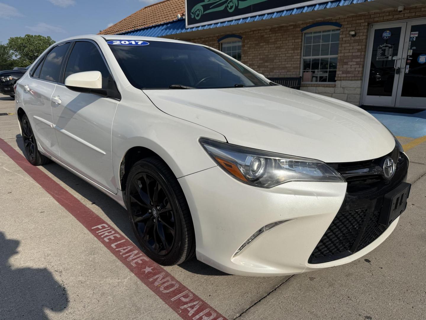 2017 Super White /Black and Ash, leather/suede Black, leather/suede Toyota Camry 55375 (4T1BF1FK8HU) with an 2.5L L4 DOHC 16V engine, 6-Speed Automatic transmission, located at 2401 E Main St., Grand Prairie, TX, 75050, (972) 262-4440, 32.748981, -96.969643 - Photo#7