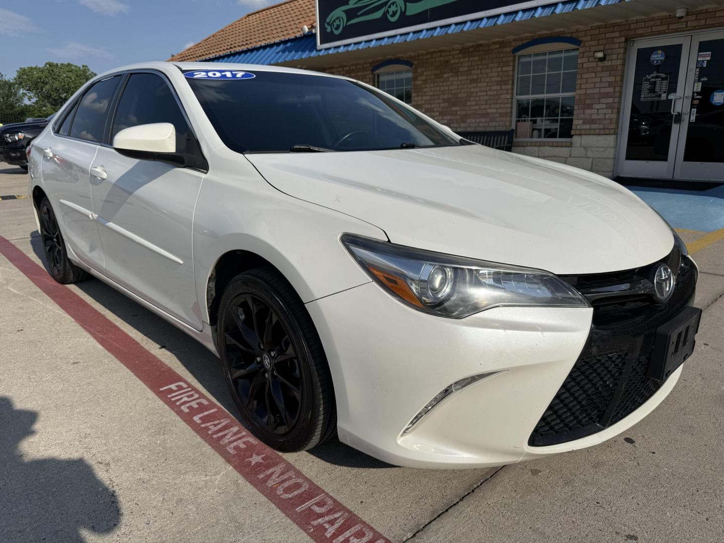 2017 Super White /Black and Ash, leather/suede Black, leather/suede Toyota Camry 55375 (4T1BF1FK8HU) with an 2.5L L4 DOHC 16V engine, 6-Speed Automatic transmission, located at 2401 E Main St., Grand Prairie, TX, 75050, (972) 262-4440, 32.748981, -96.969643 - Photo#25