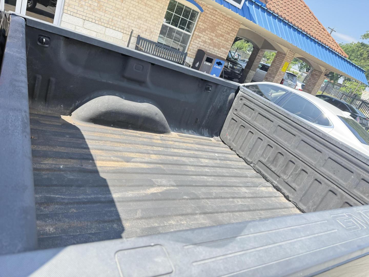 2014 Onyx Black /Cocoa/Dune Cocoa/Dune Jet Black Jet Black Jet Blac GMC Sierra 1500 47294 (3GTP1VEC1EG) with an 5.3L V8 OHV 16V engine, 6-Speed Automatic transmission, located at 2401 E Main St., Grand Prairie, TX, 75050, (972) 262-4440, 32.748981, -96.969643 - Photo#4