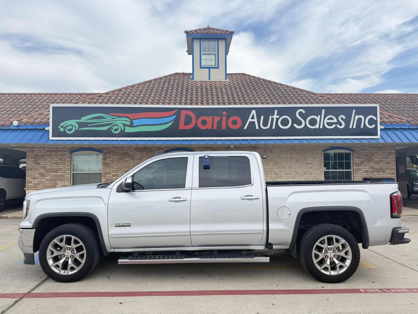 2018 Summit White /Dark Ash Seats w/Jet Black Interior Accents, cloth Chevrolet Silverado 1500 59698 (1GCRCNEH2JZ) with an 4.3L V6 OHV 12V engine, 6-Speed Automatic transmission, located at 2401 E Main St., Grand Prairie, TX, 75050, (972) 262-4440, 32.748981, -96.969643 - Photo#4