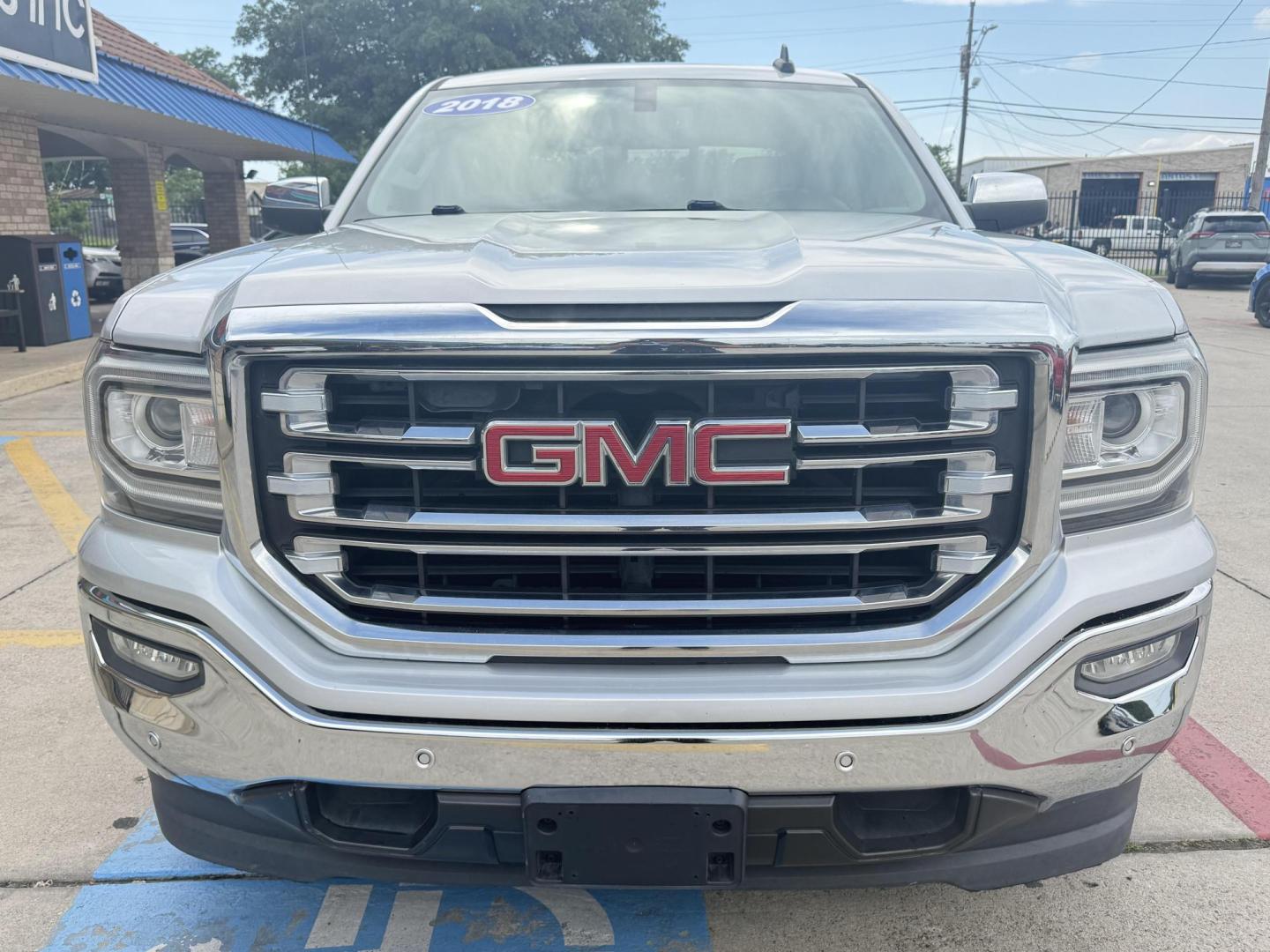 2018 Summit White /Dark Ash Seats w/Jet Black Interior Accents, cloth Chevrolet Silverado 1500 59698 (1GCRCNEH2JZ) with an 4.3L V6 OHV 12V engine, 6-Speed Automatic transmission, located at 2401 E Main St., Grand Prairie, TX, 75050, (972) 262-4440, 32.748981, -96.969643 - Photo#6