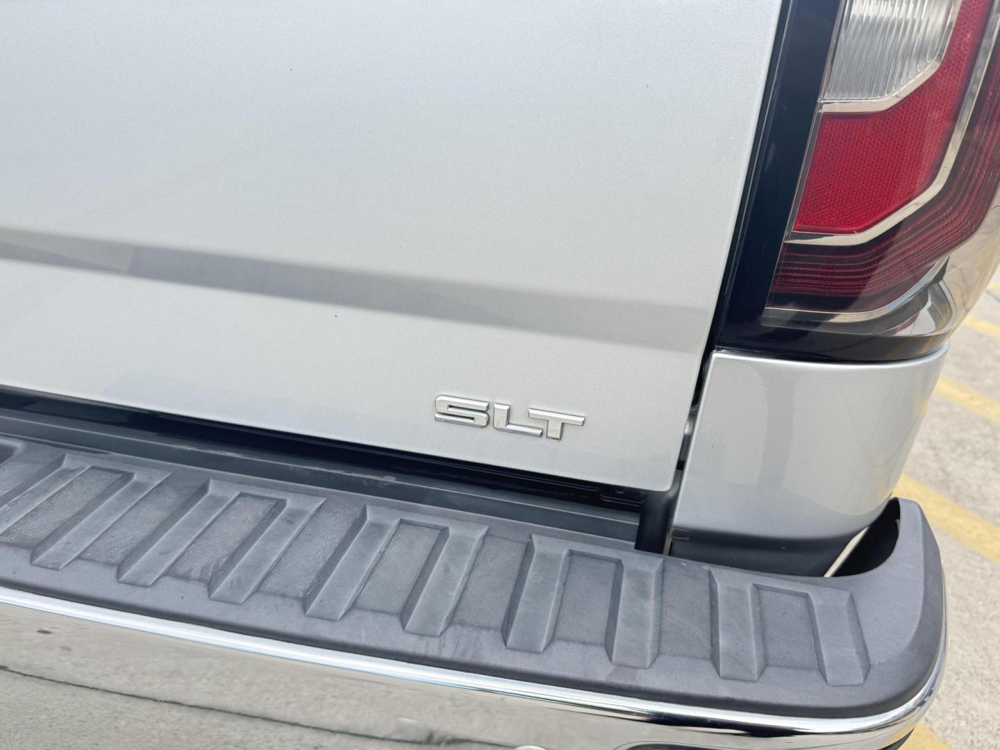 2018 Summit White /Dark Ash Seats w/Jet Black Interior Accents, cloth Chevrolet Silverado 1500 59698 (1GCRCNEH2JZ) with an 4.3L V6 OHV 12V engine, 6-Speed Automatic transmission, located at 2401 E Main St., Grand Prairie, TX, 75050, (972) 262-4440, 32.748981, -96.969643 - Photo#8